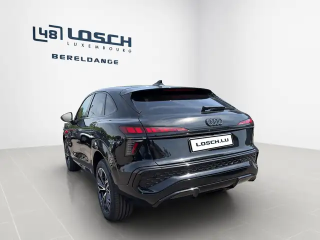 Audi Q3 view 6