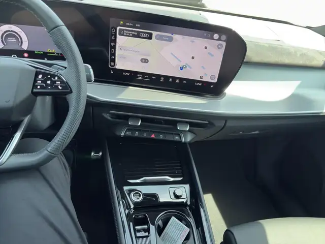 Audi Q3 view 11