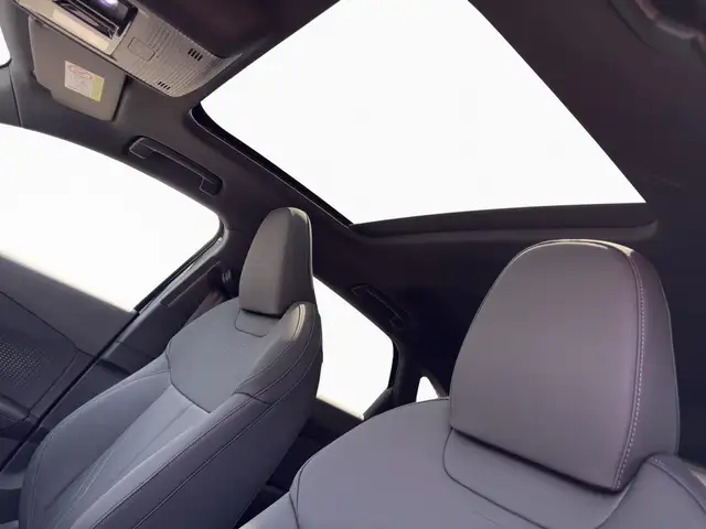 Audi Q3 view 14