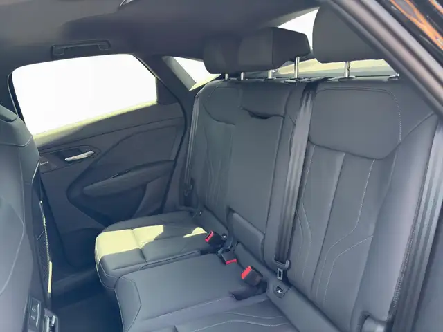 Audi Q3 view 15