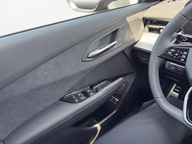 Audi Q3 view 13