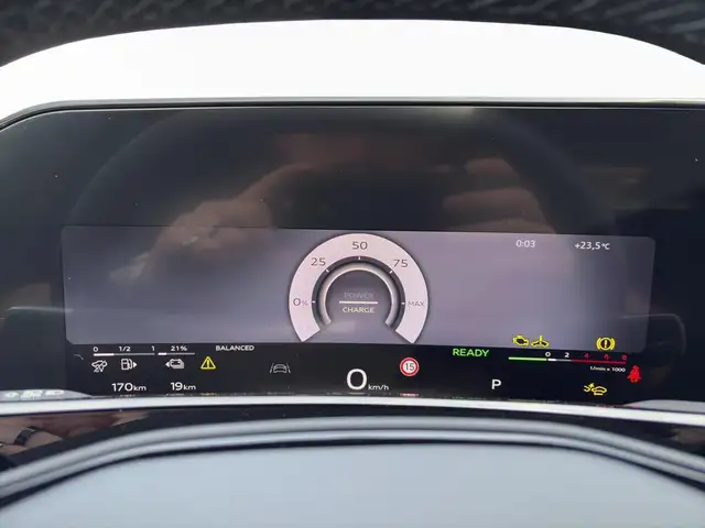 Audi Q3 view 10