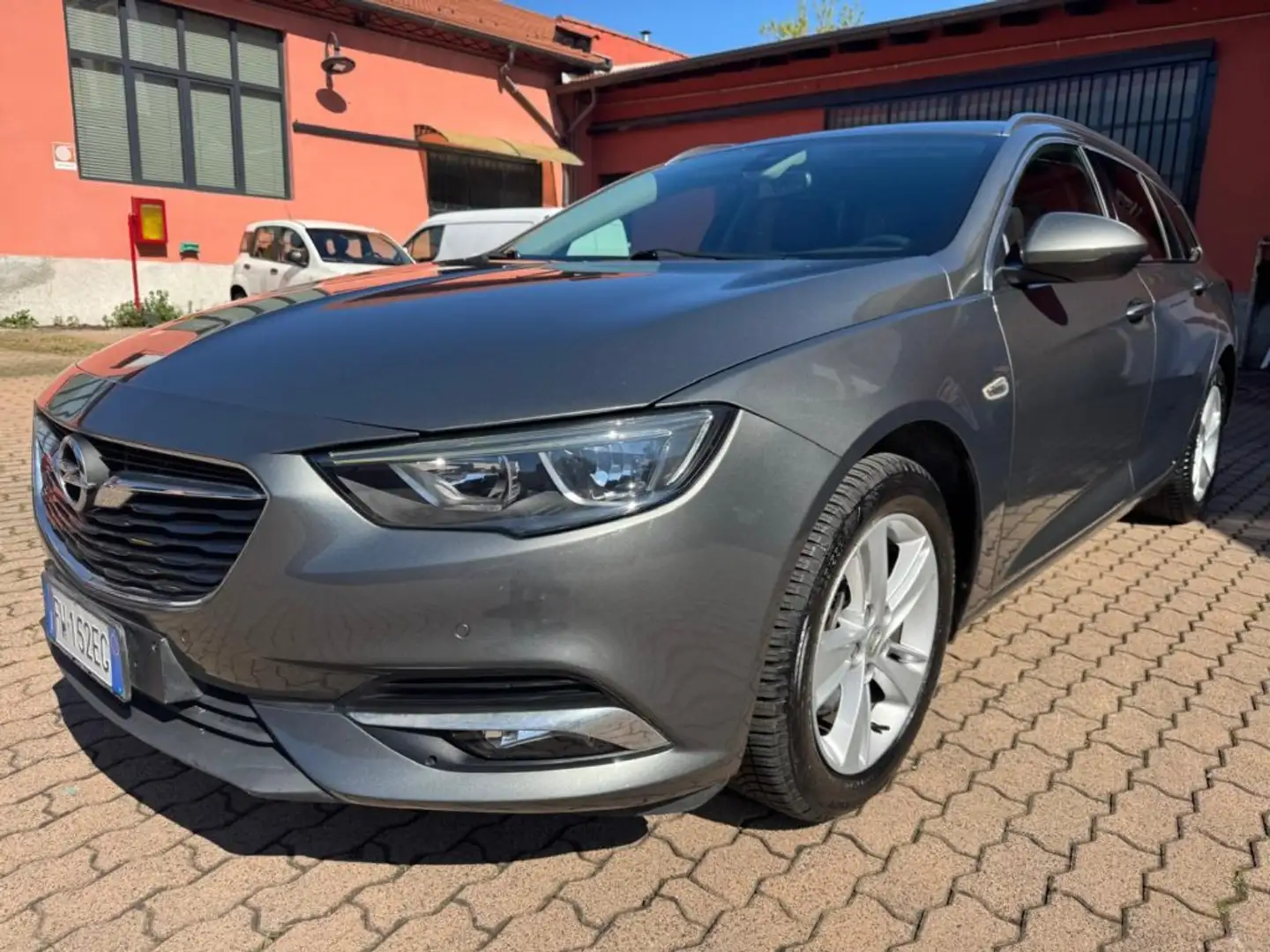 Opel Insignia 1.6 CDTI 136 S&S aut.Sports Tourer Innovation Gris - 1