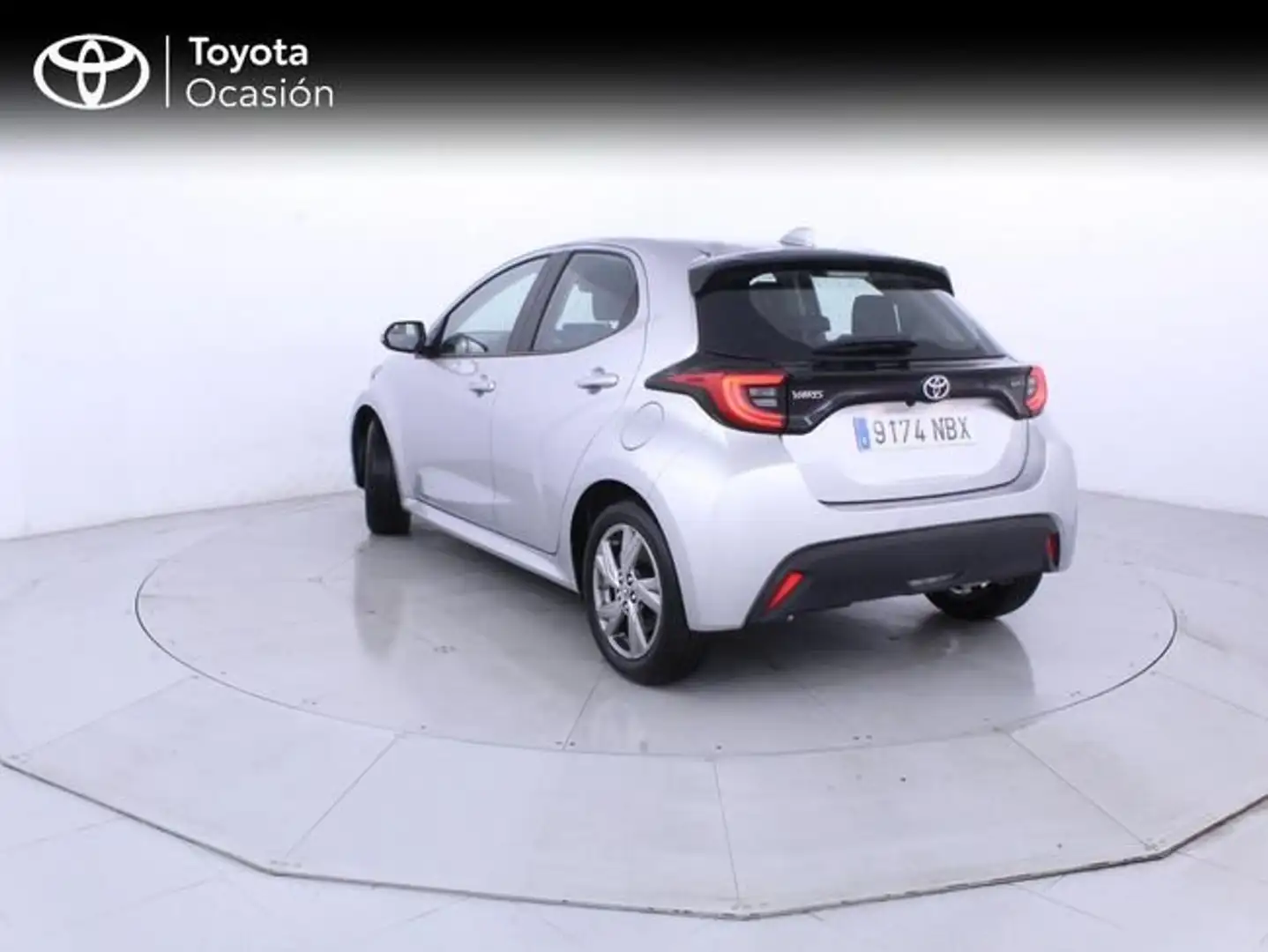 Toyota Yaris 1.5 120H Active Plus Gris - 2