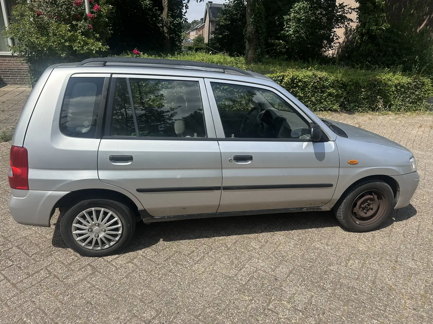 Mazda Demio 1.5 Exclusive Grau - 2