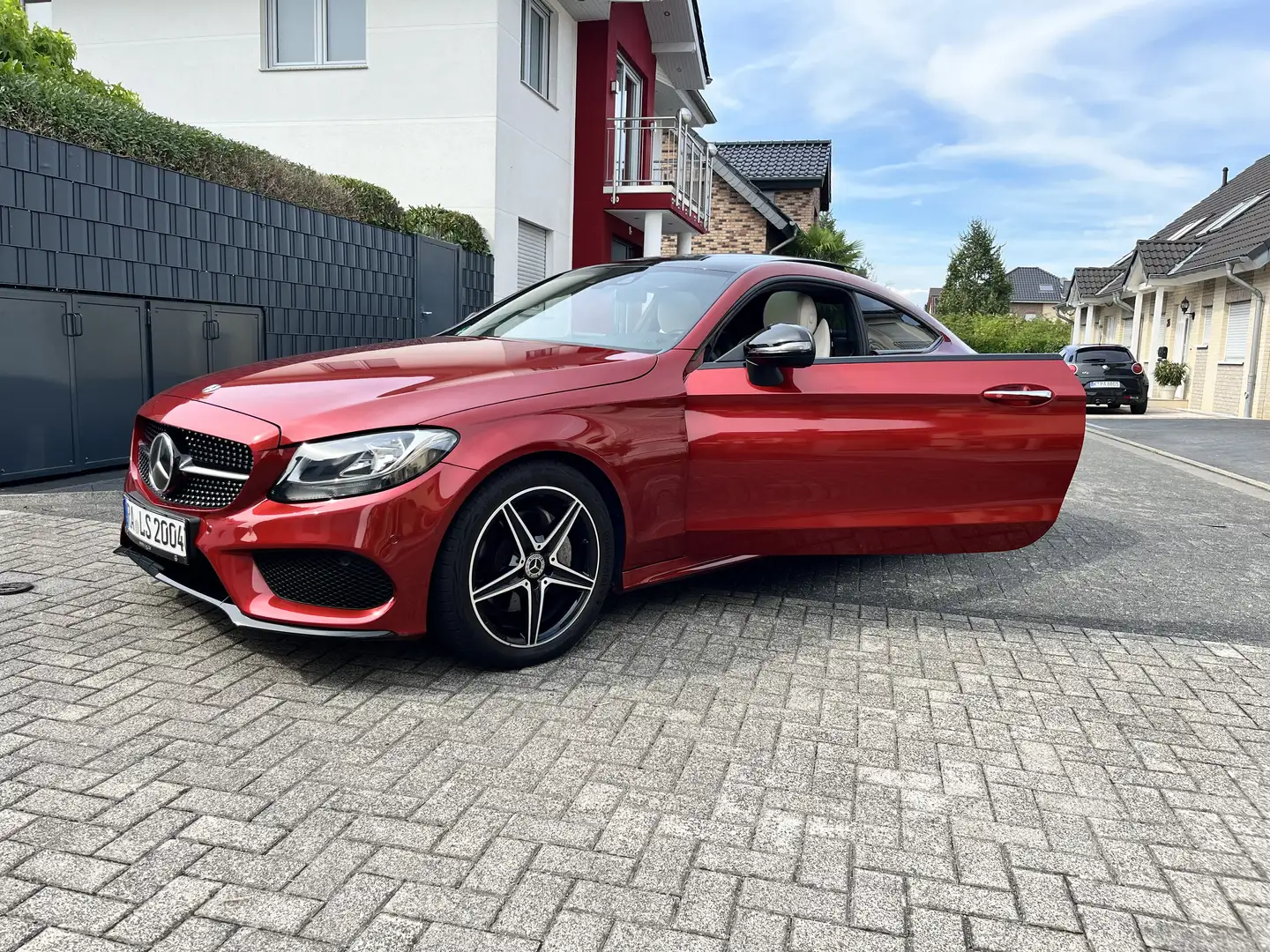 Mercedes-Benz C 200 Coupe  AMG Line, Vollaustattung, R-Kam, Pano-Dach Rouge - 2