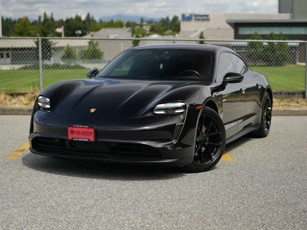 2021 Porsche Taycan 4S + AWD + PANORAMIC ROOF + BUCKET HEATED AND LEAT