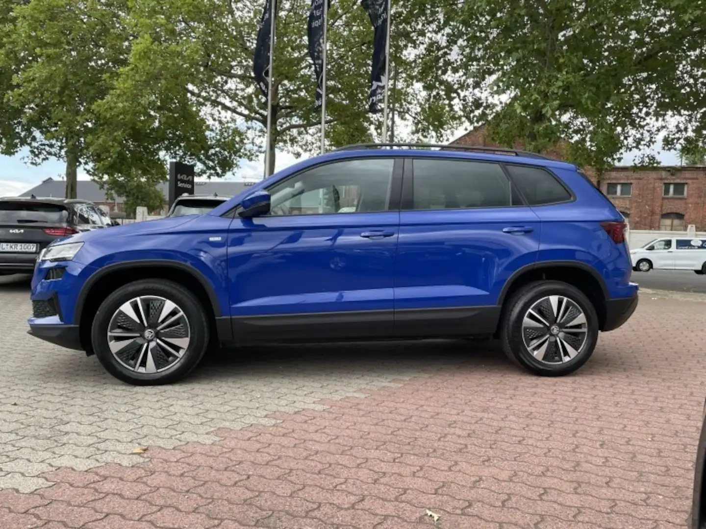 Skoda Karoq 1.5 TSI Tour,DSG, Navi,ACC,LED,WR,1.Hd. Blau - 2