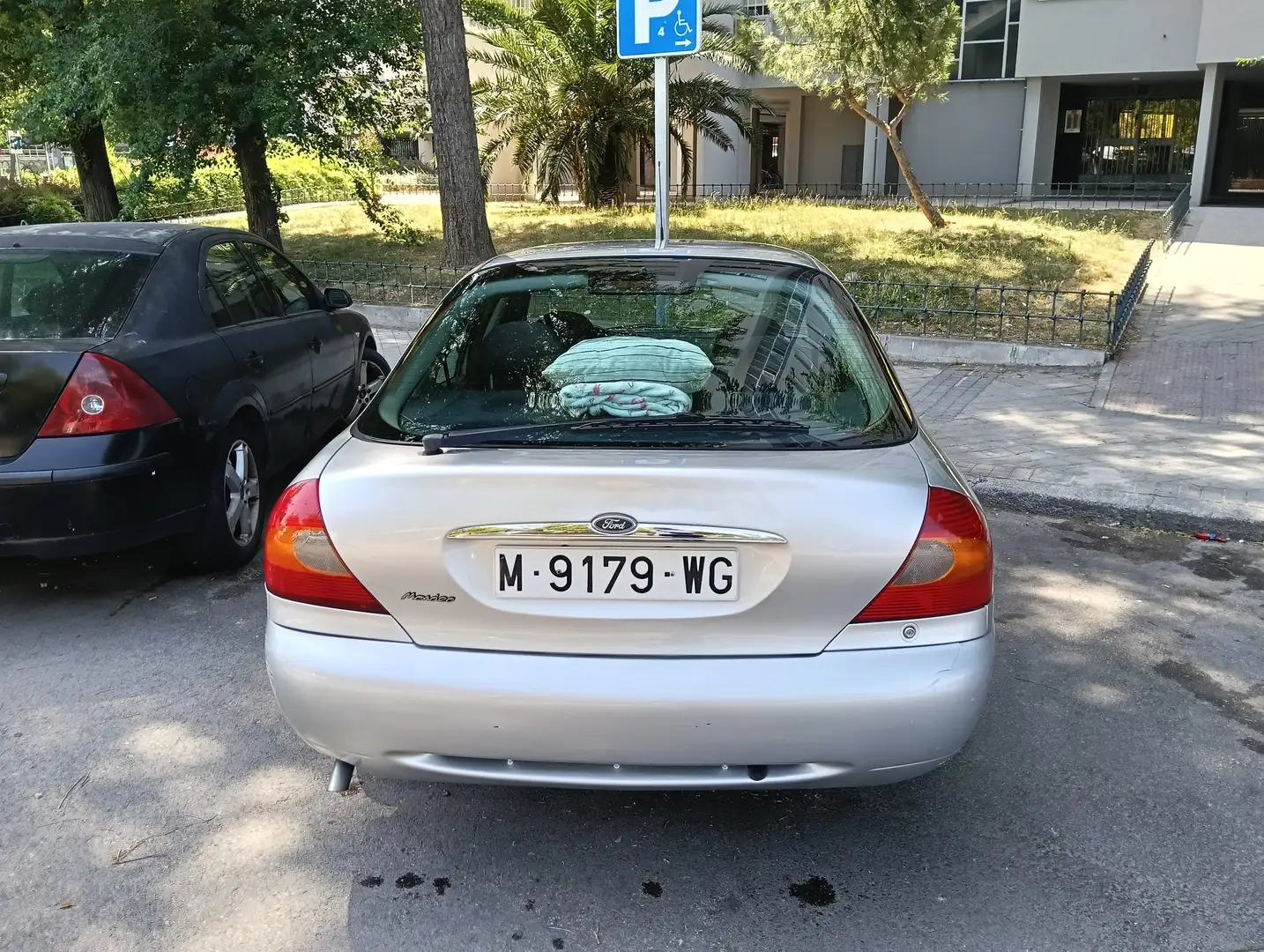 Ford Mondeo Mondeo Familiar 2.0i 16v GLX GLX Argent - 1