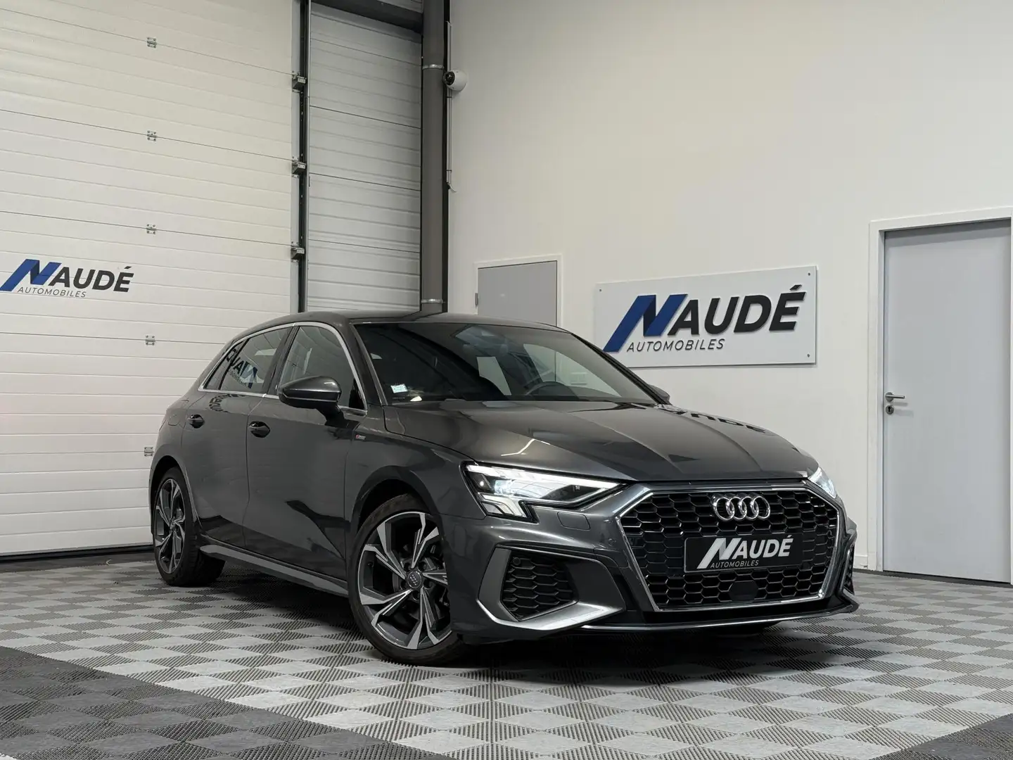 Audi A3 Sportback 30 TFSI 1.0 110 CH S-Tronic S-LINE GARANTIE 04/2026 Grau - 1