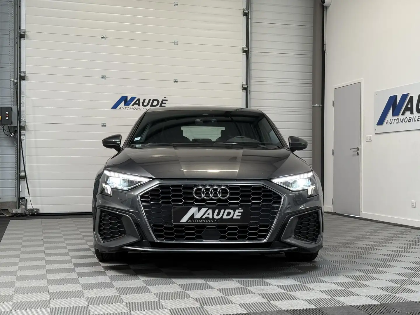 Audi A3 Sportback 30 TFSI 1.0 110 CH S-Tronic S-LINE GARANTIE 04/2026 Grau - 2