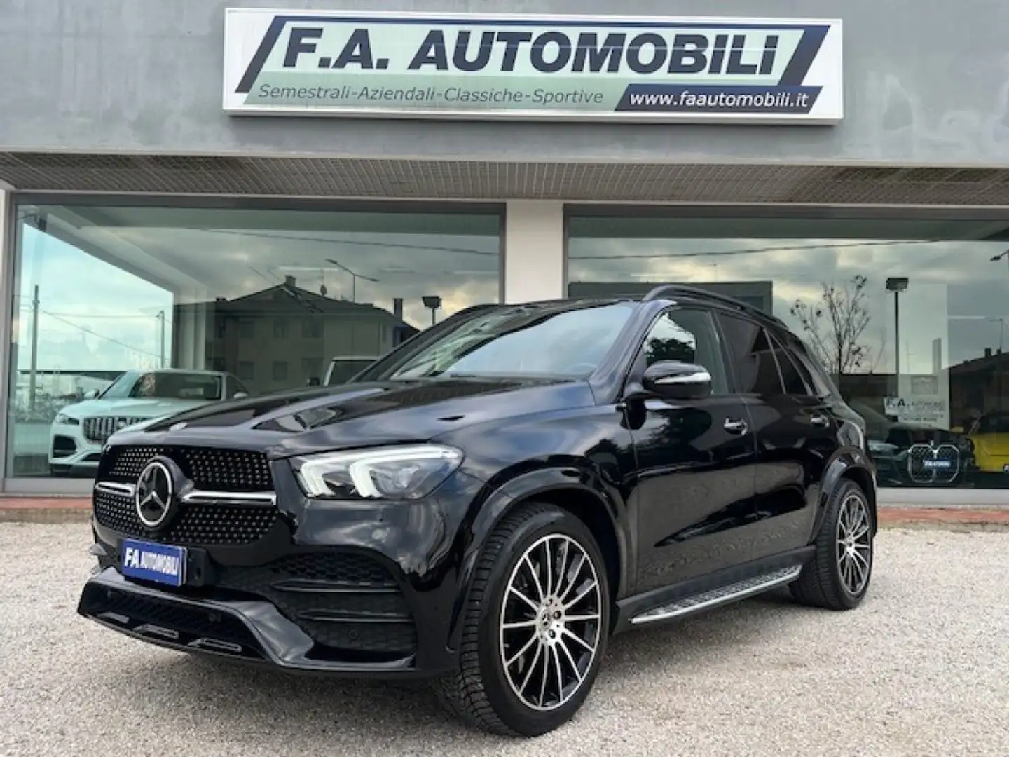 Mercedes-Benz GLE 300 d 4Matic Mild Hybrid Premium Plus AMG Noir - 1