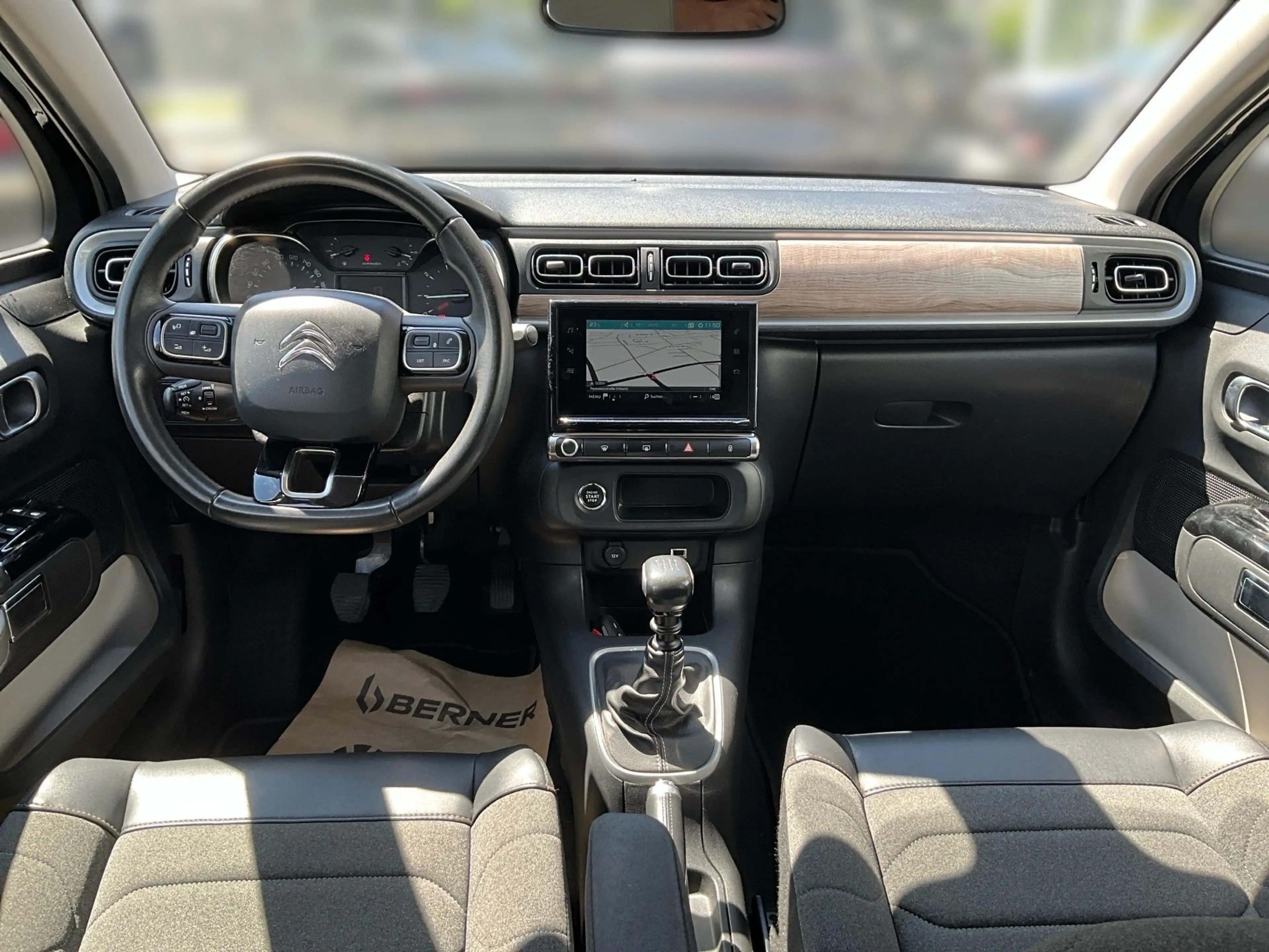 Citroen C3 1.2 PureTech 110 Shine BiXenon Facelift Kam. — photo 9