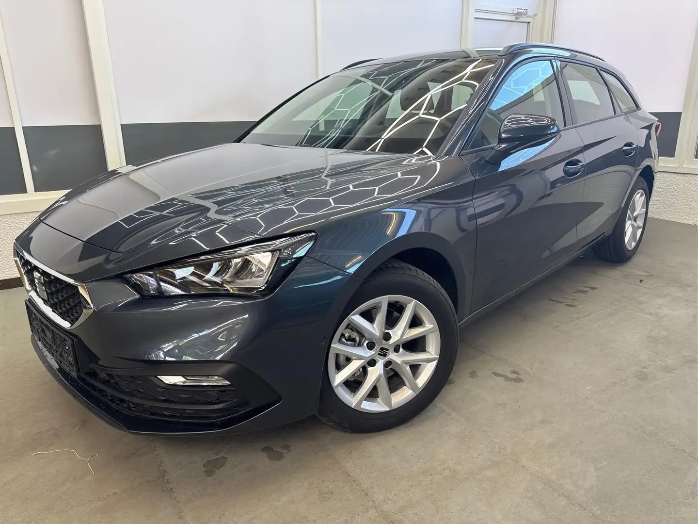 SEAT Leon Sportstourer STYLE 1.5 TSI ACC RFK PDC 1.5 TSI ... Gris - 1