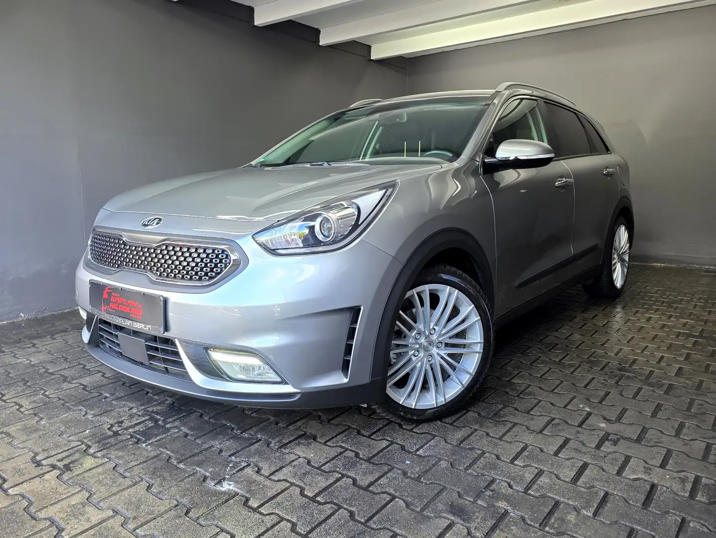 Kia Niro 1,6 GDI VISION, AUTOM., NAVI, R-KAMERA, ACC, LED Gris - 1