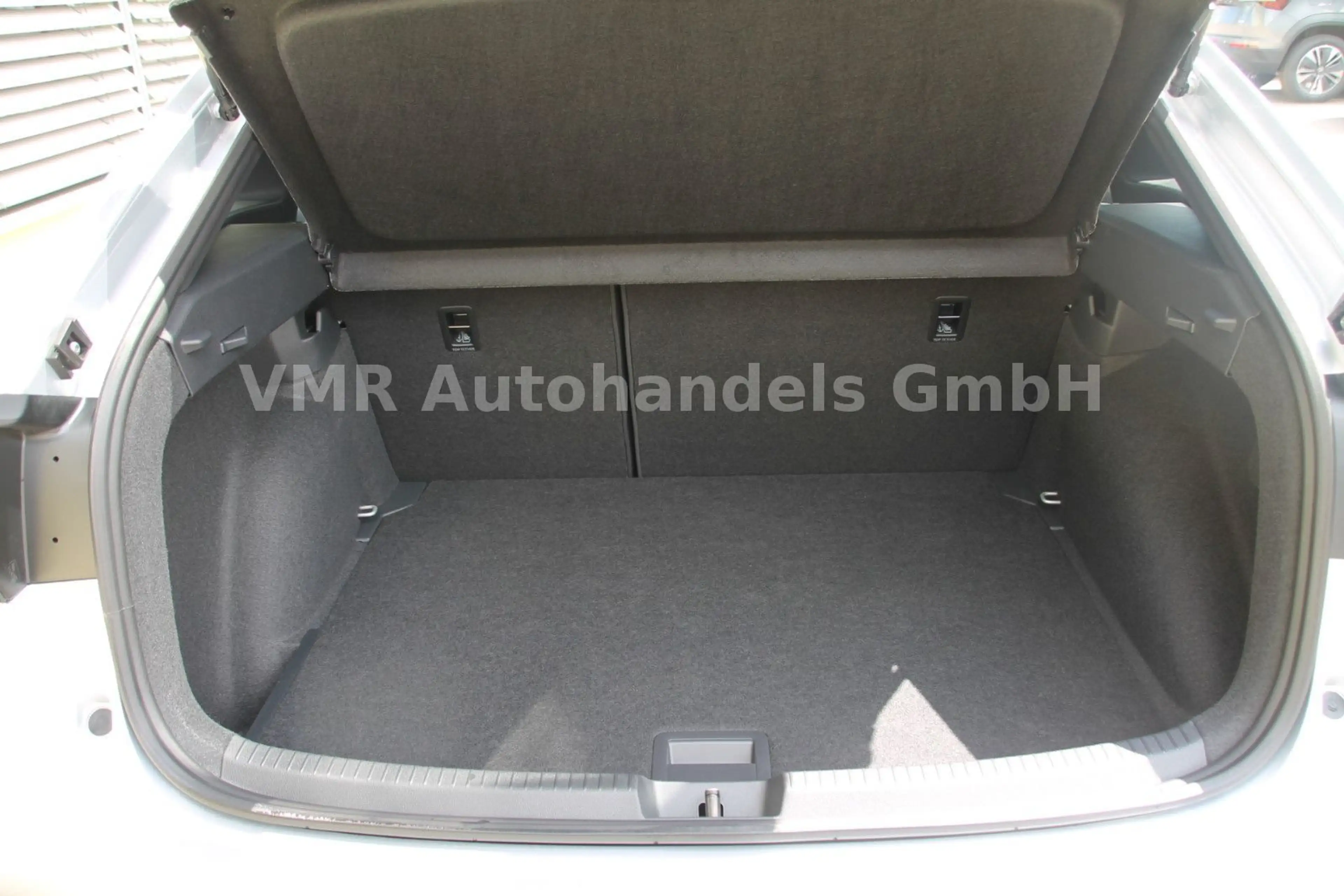 Volkswagen Taigo 1.5 TSI DSG R-Line *5J.Garantie*AHK*18"* — photo 9