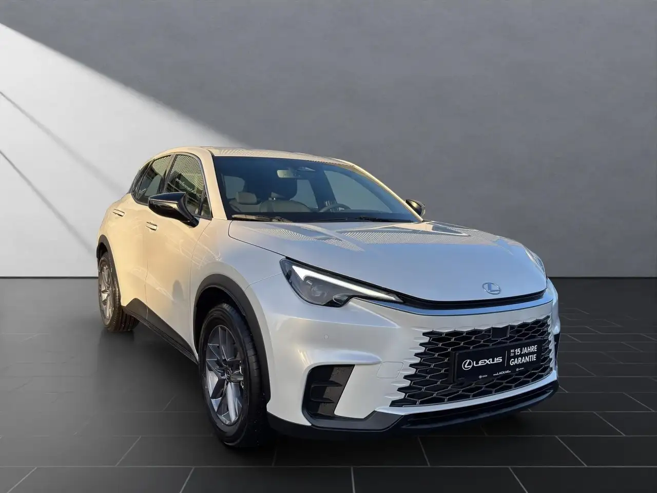 Lexus LBX Basis*1.5*KOMFORT-PAK.*SHZ 15J-GARANTIE 6