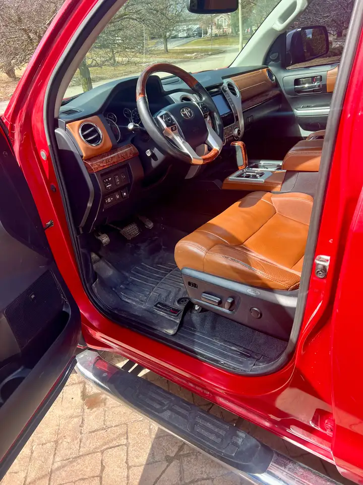 Toyota Tundra снимка Toyota Tundra