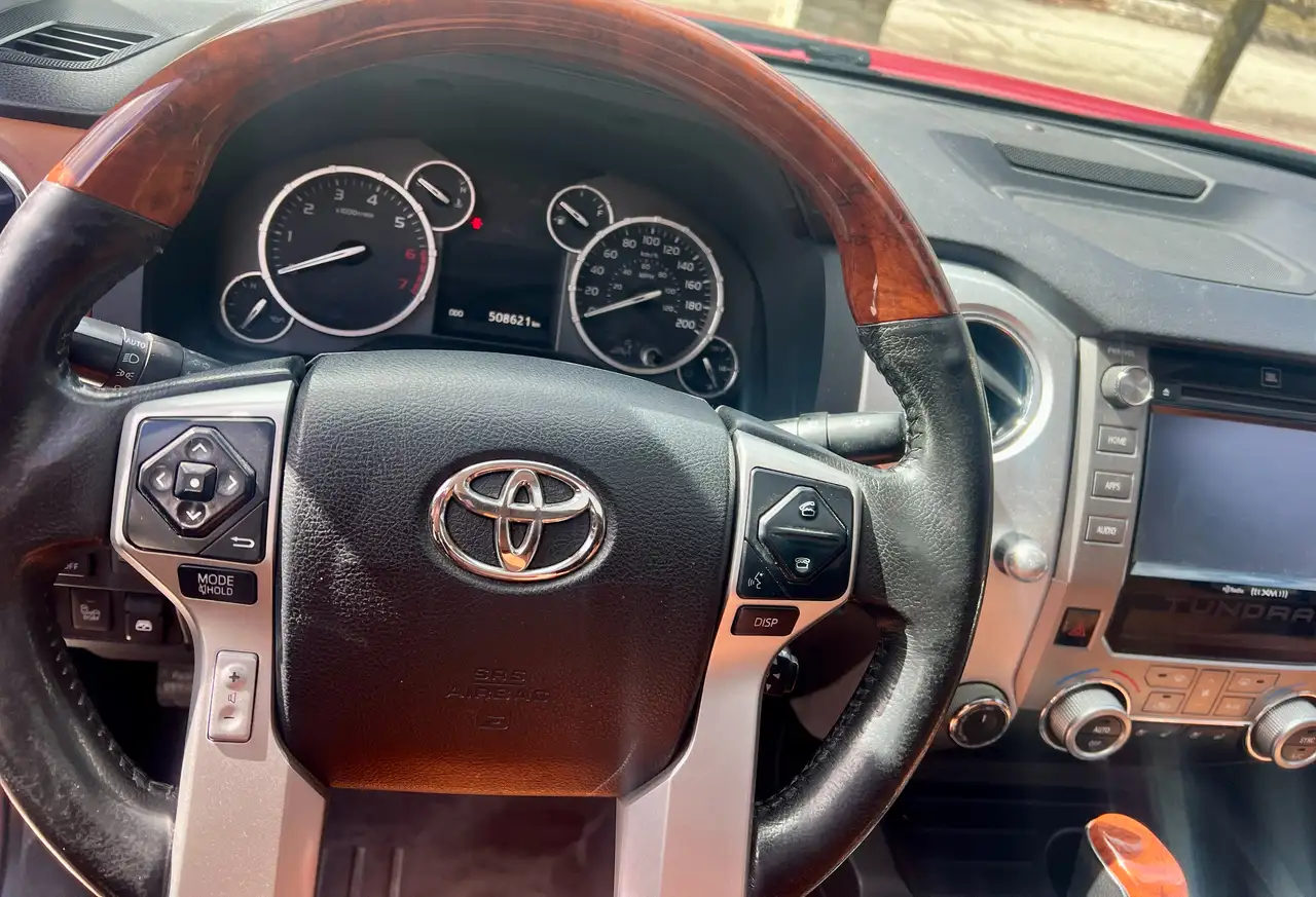 Toyota Tundra снимка Toyota Tundra