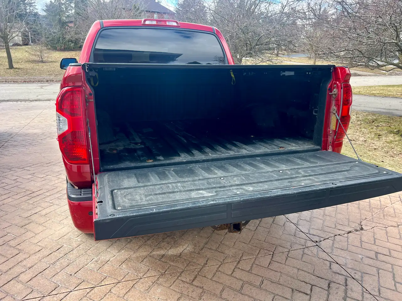 Toyota Tundra снимка Toyota Tundra