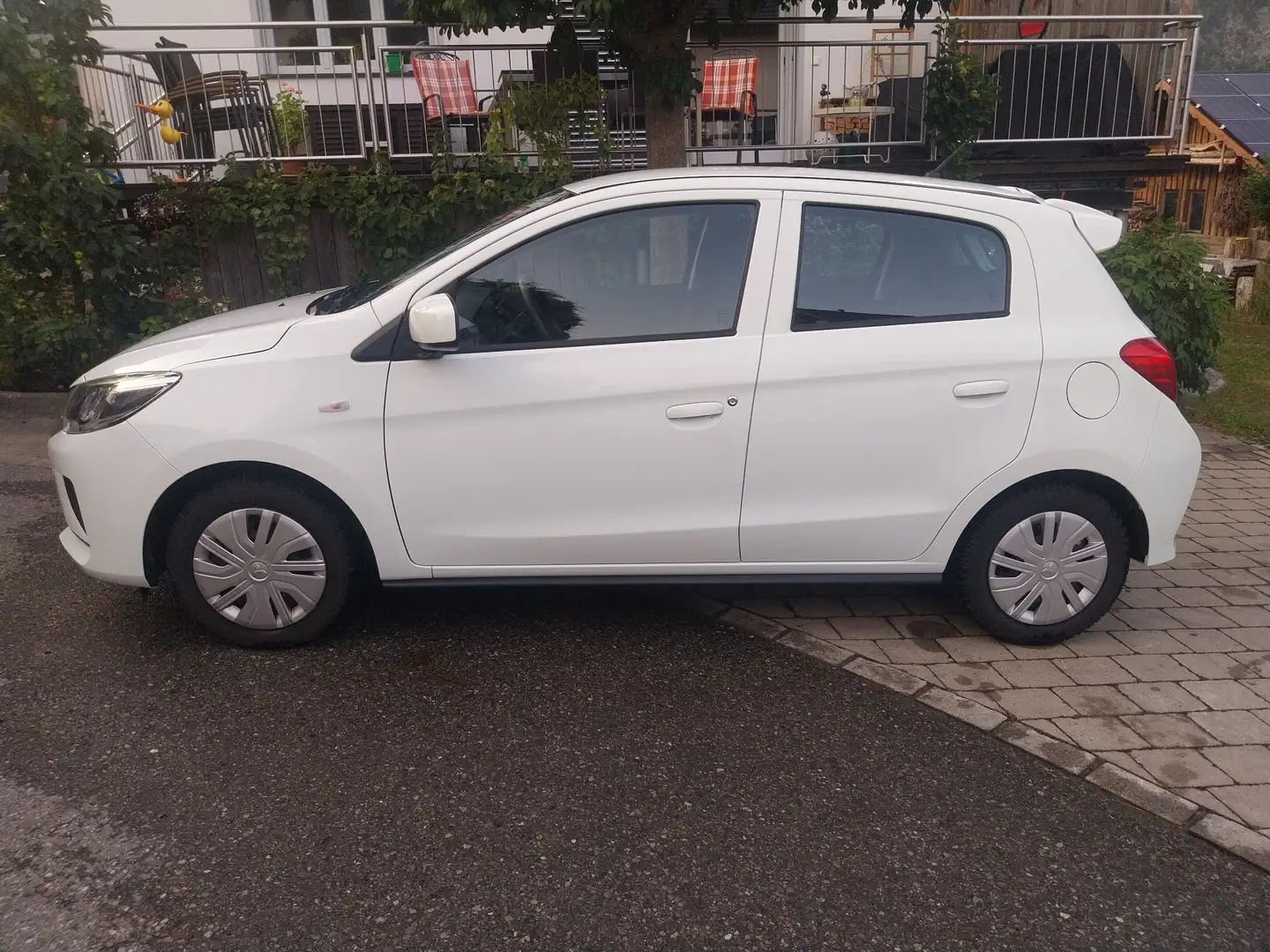 Mitsubishi Space Star 1,0 Weiß - 2