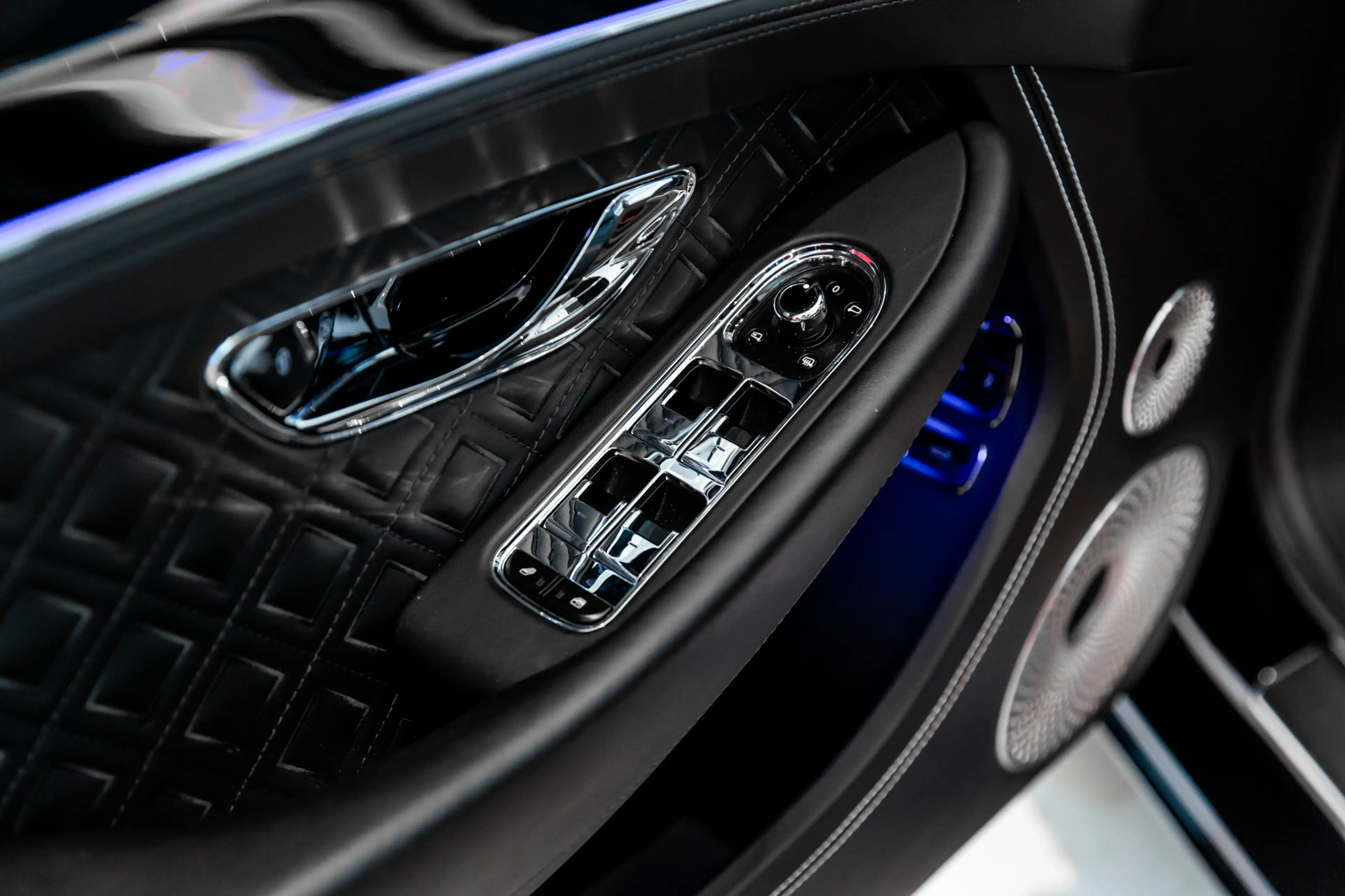 Bentley Continental GTC 4.0 V8 First Edition — photo 25
