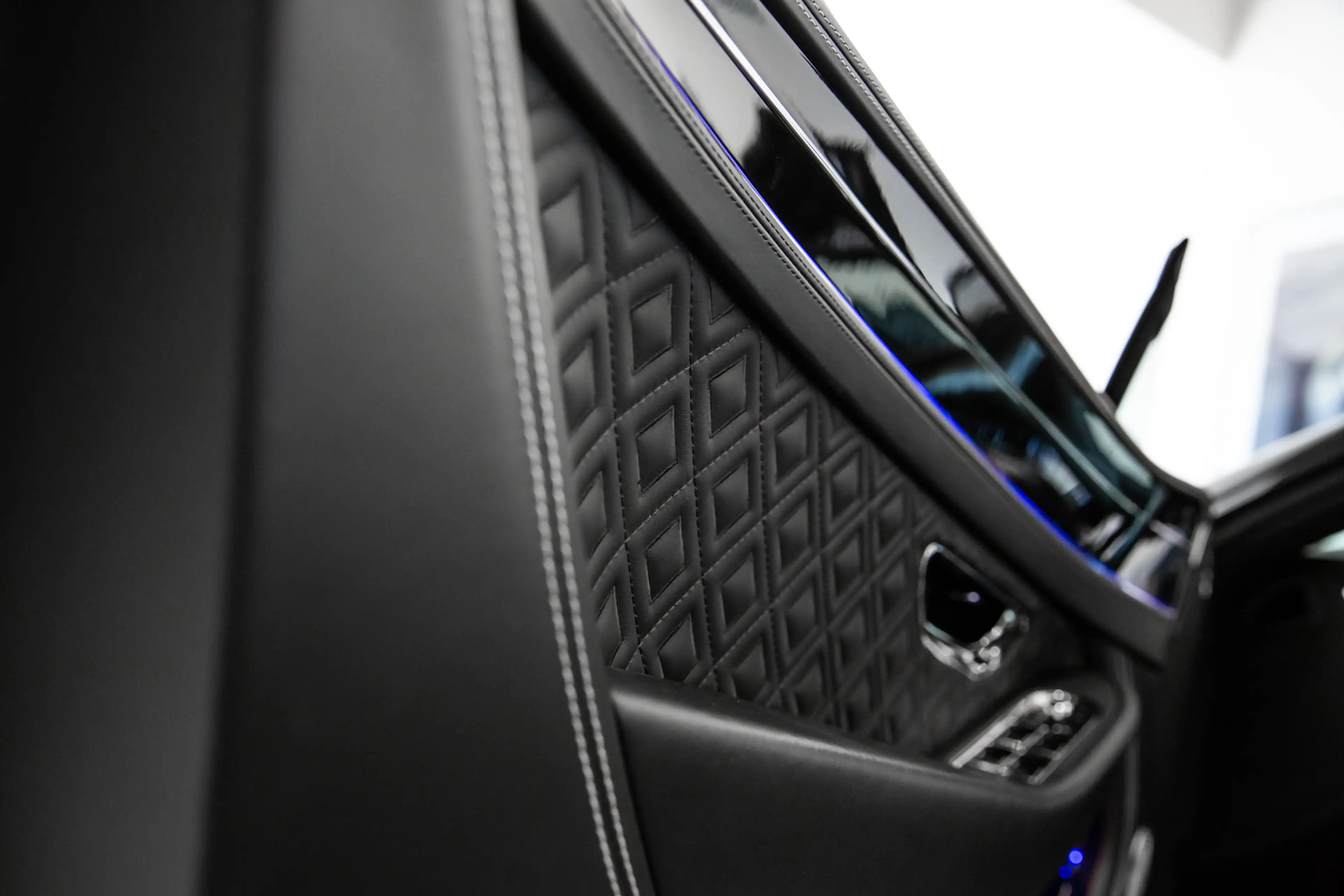 Bentley Continental GTC 4.0 V8 First Edition — photo 32