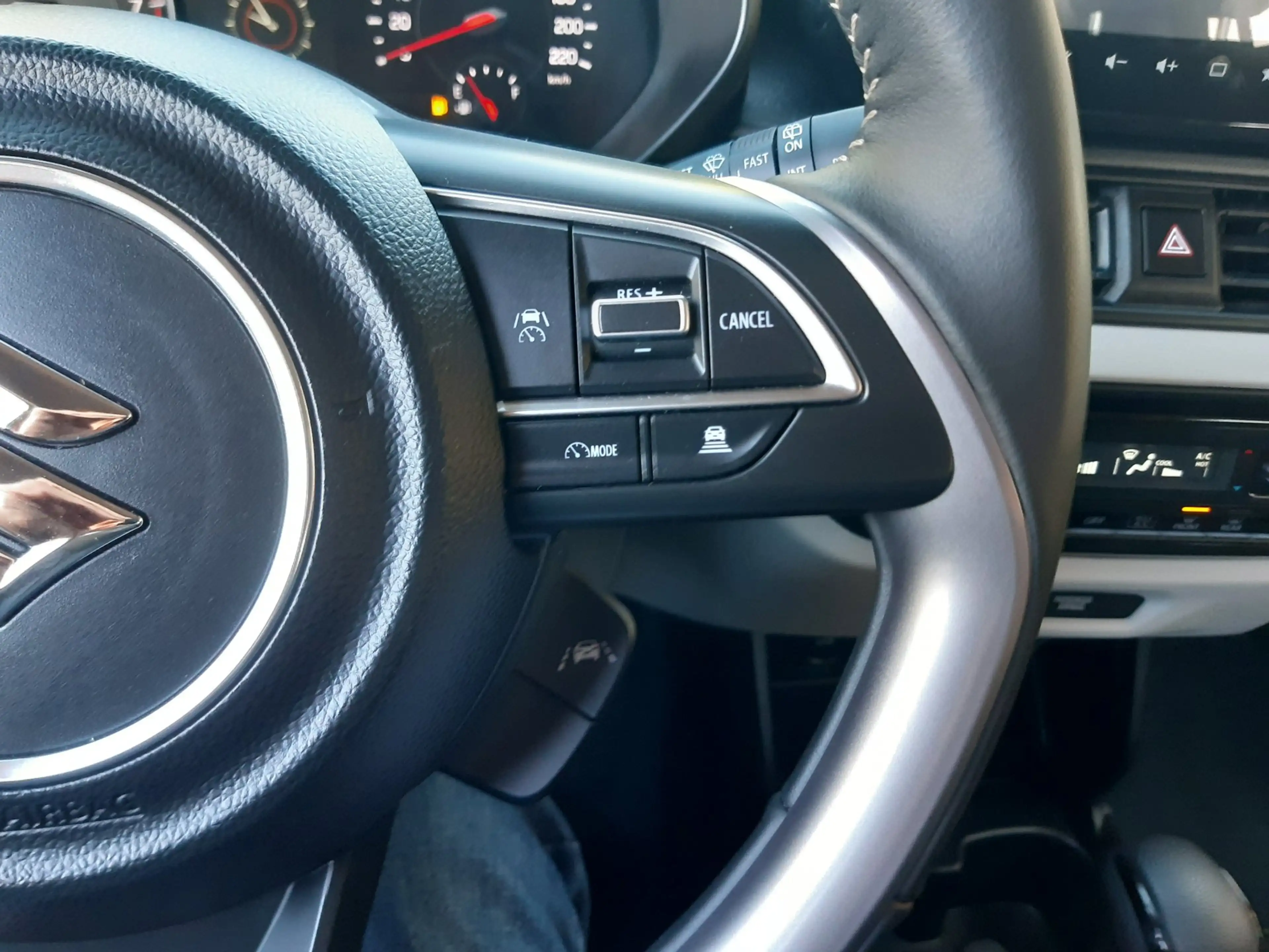 Suzuki Swift 1.2 Select Smart Hybrid AUTOMAAT — photo 17