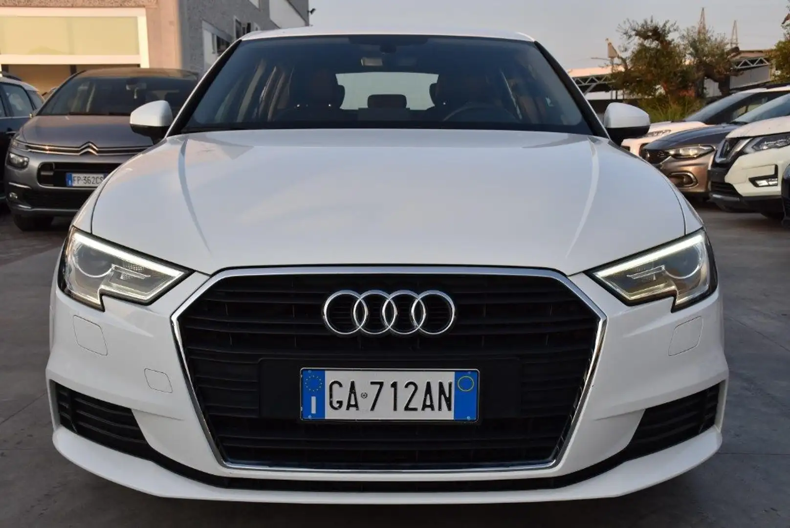 Audi A3 SPB 35 TDI S tronic Business Blanc - 2