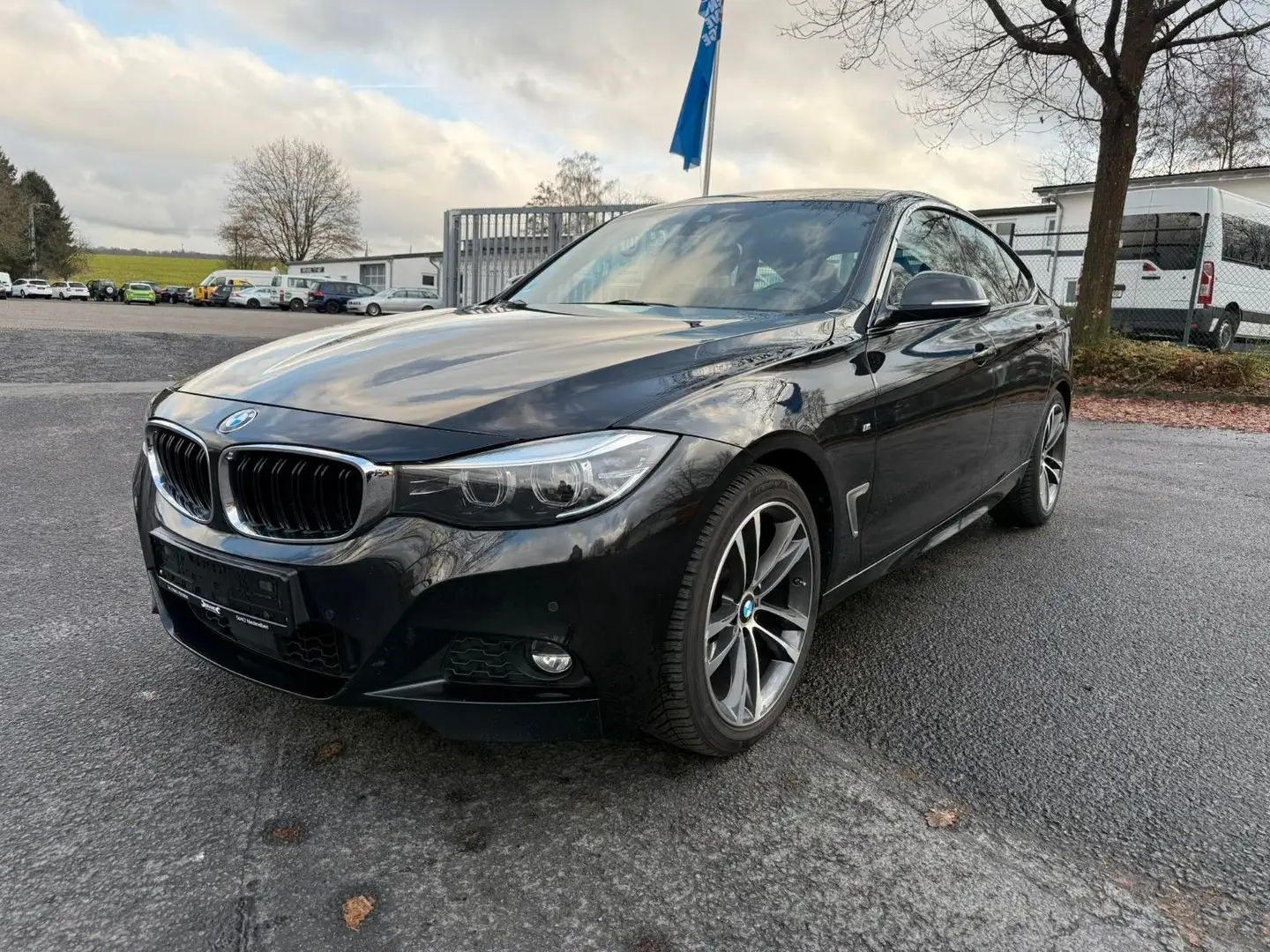 BMW 320 Gran Turismo 320 i xDrive M Sport*TÜV03/27*NEU* Schwarz - 2