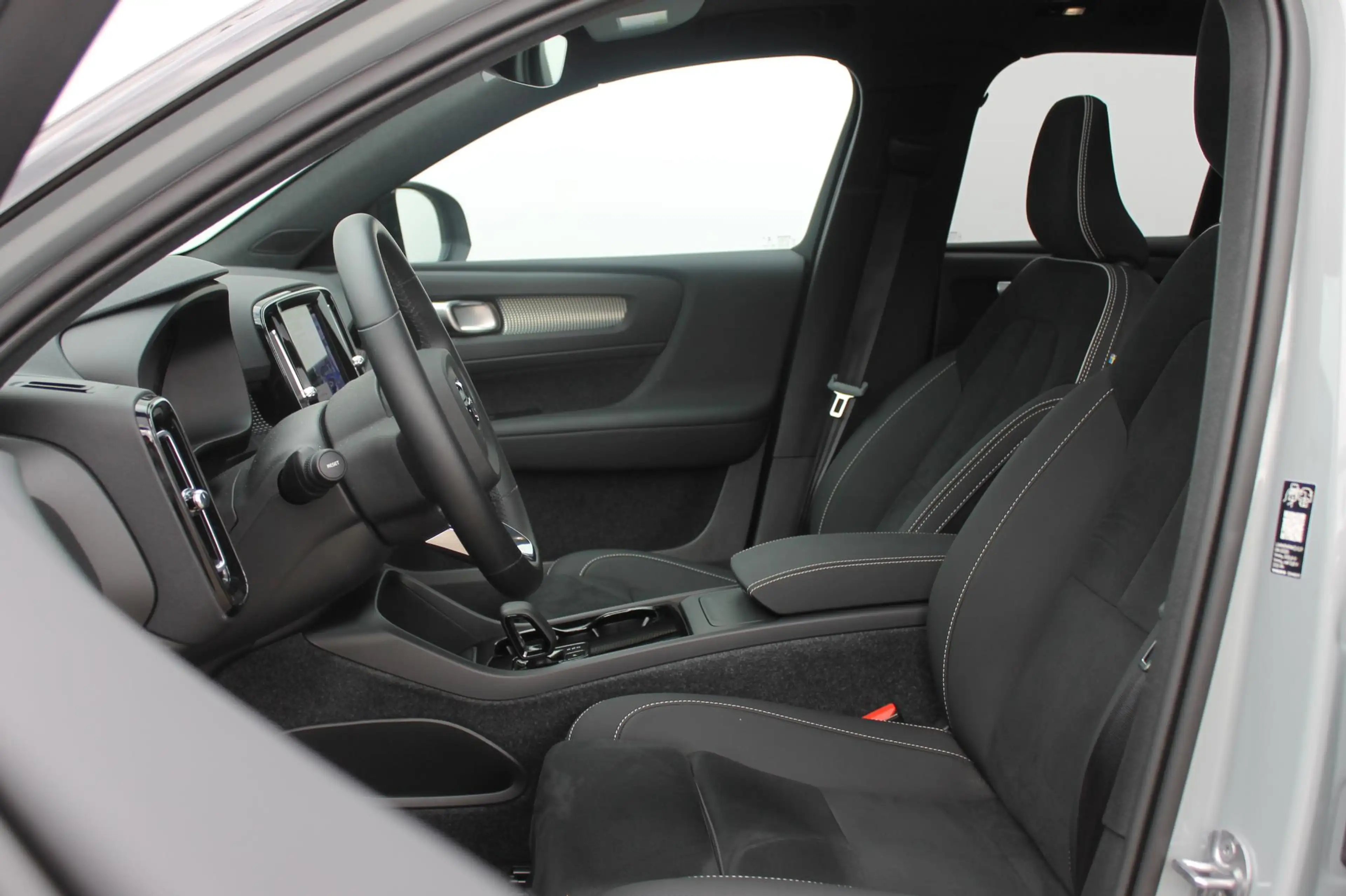 Volvo EX40 Single Motor Extended Range Plus Black Ed. 82 kWh — photo 42