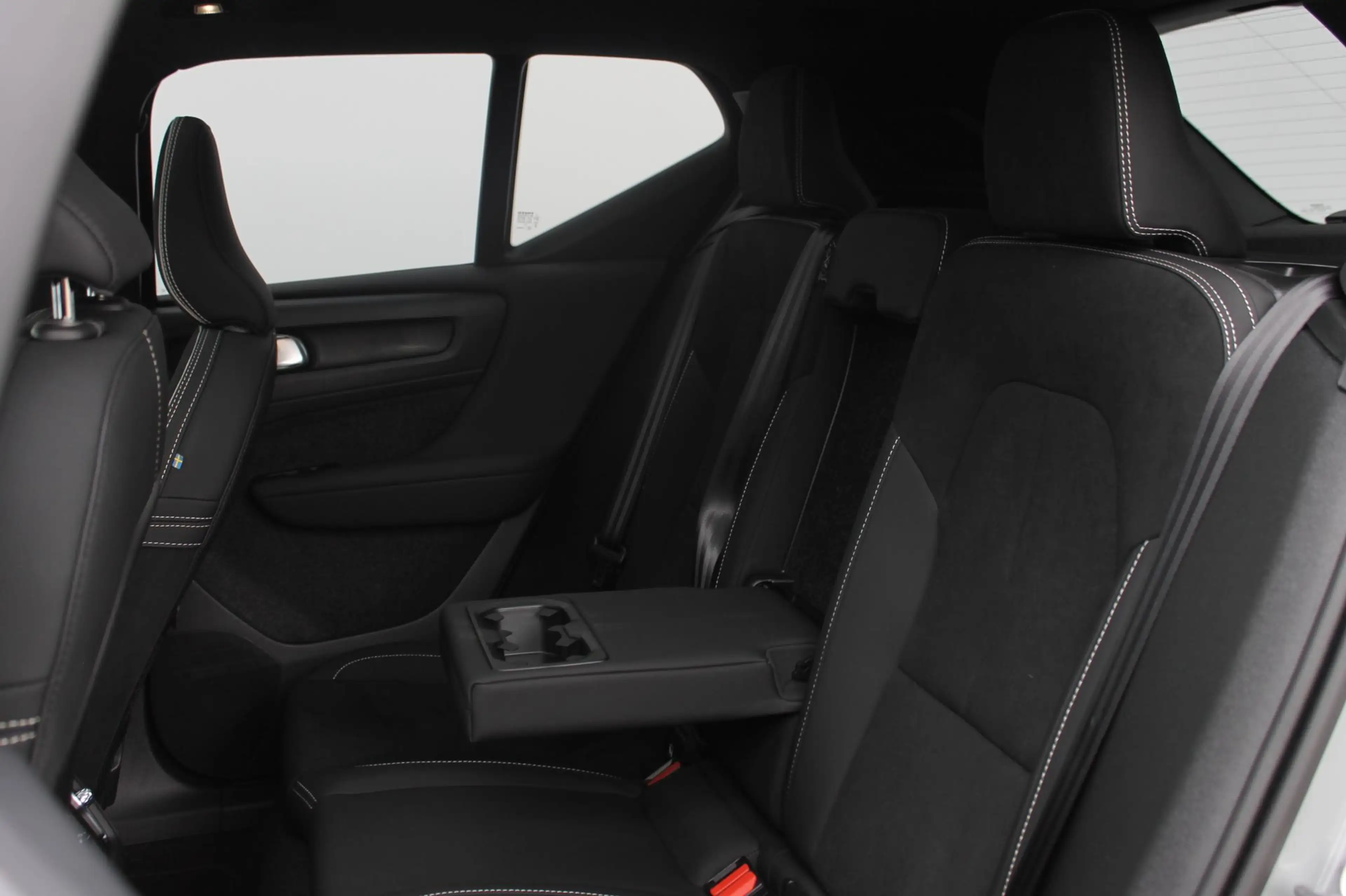 Volvo EX40 Single Motor Extended Range Plus Black Ed. 82 kWh — photo 43