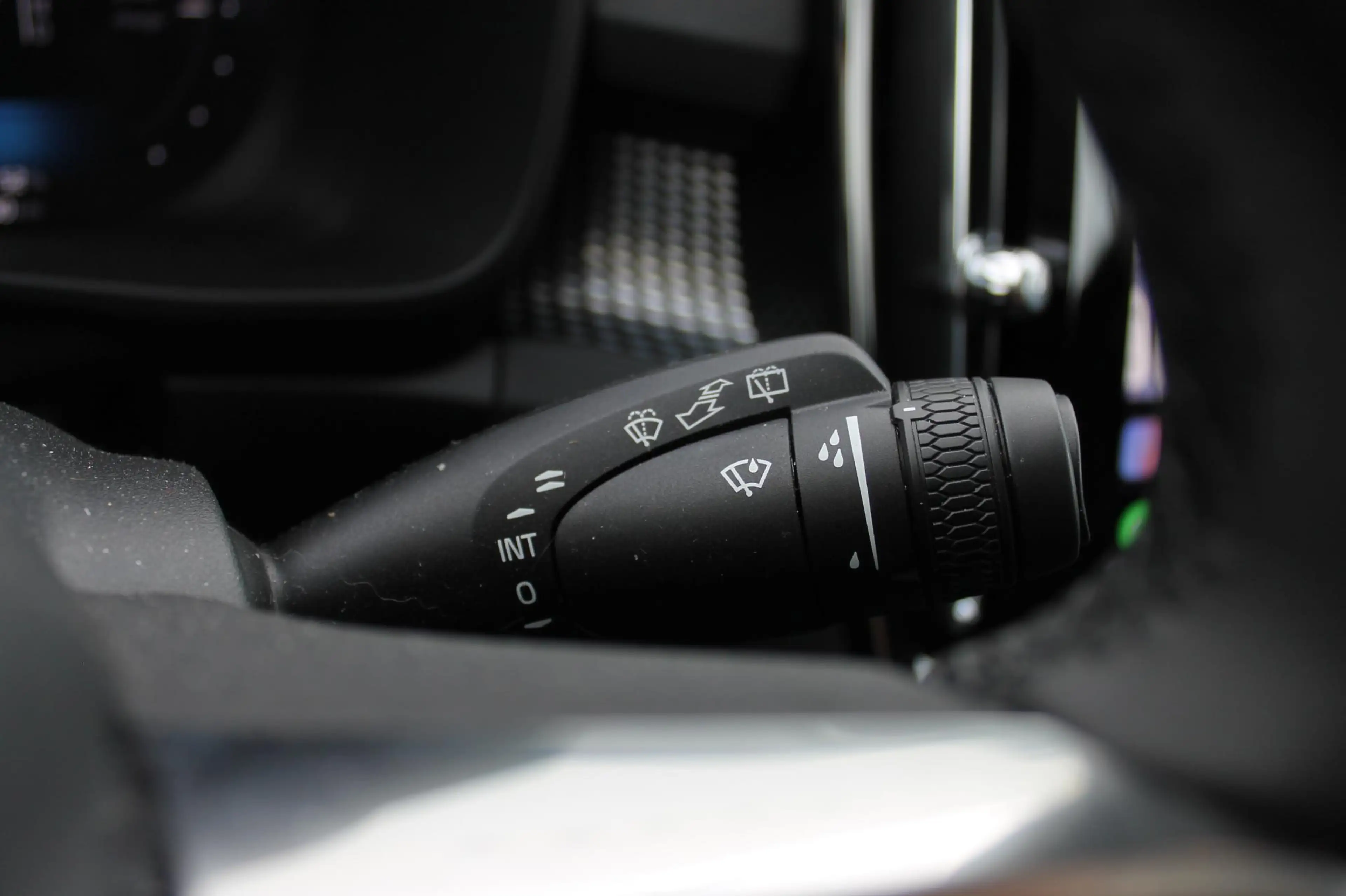 Volvo EX40 Single Motor Extended Range Plus Black Ed. 82 kWh — photo 21