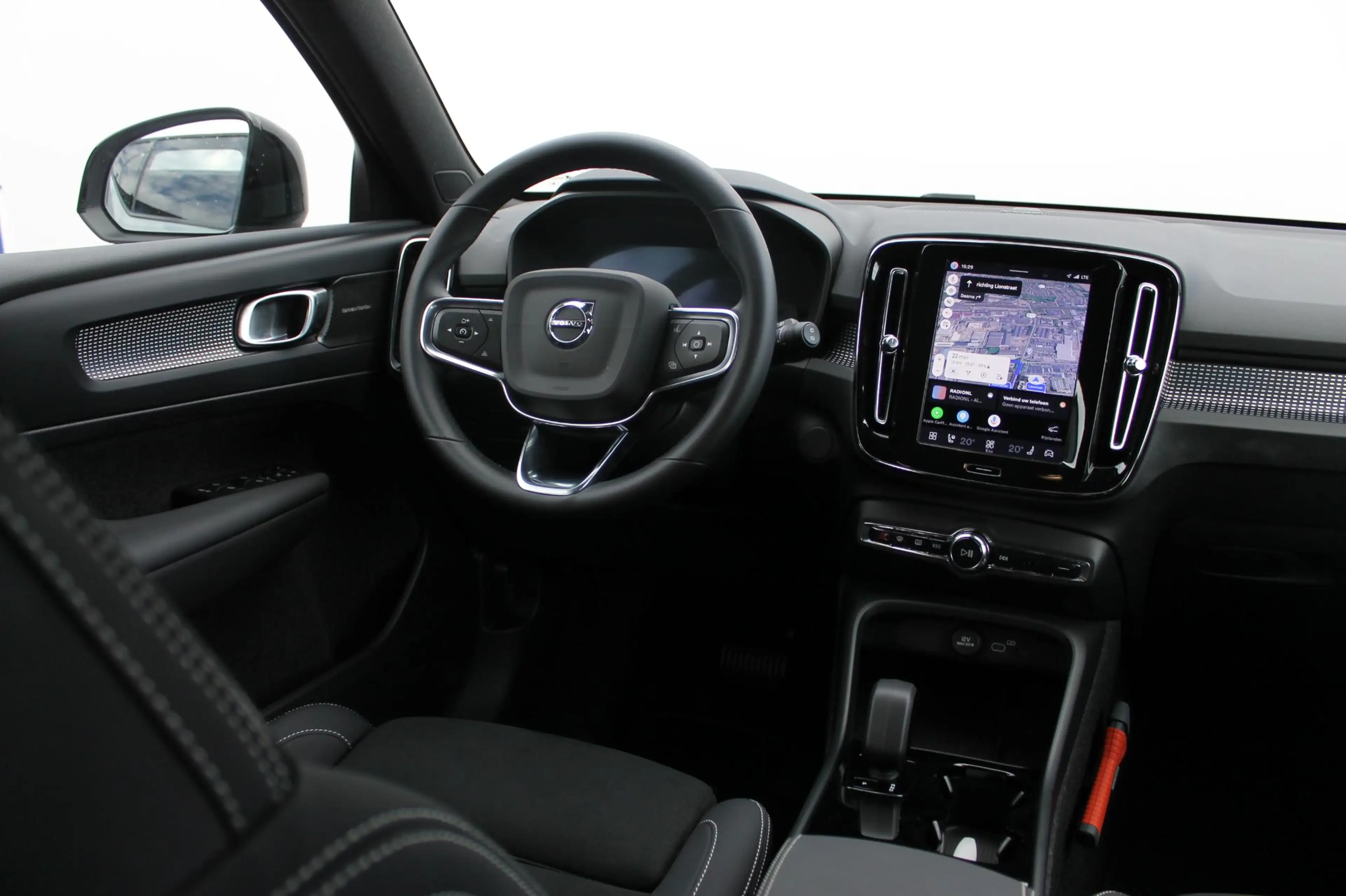 Volvo EX40 Single Motor Extended Range Plus Black Ed. 82 kWh — photo 14