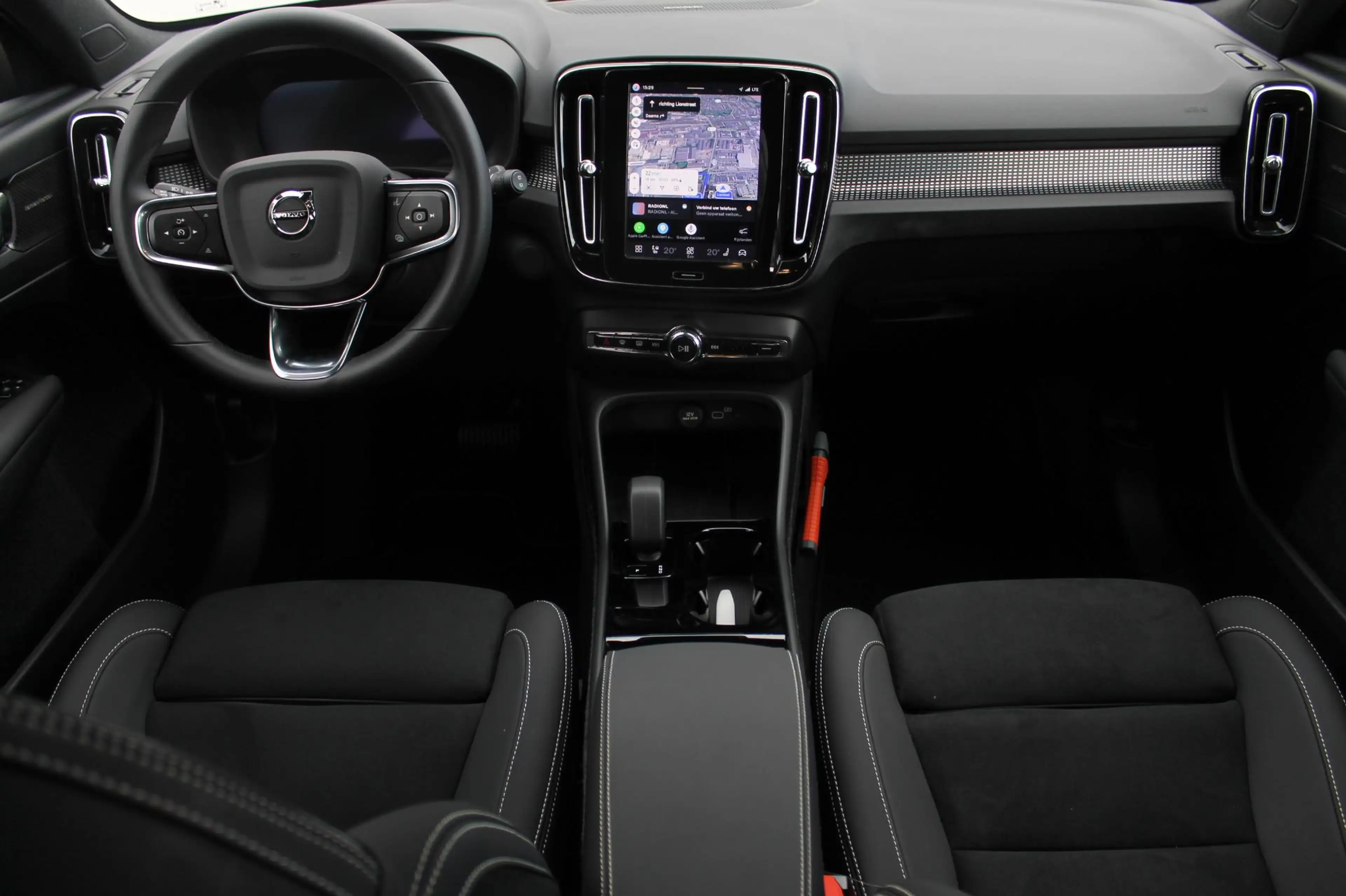 Volvo EX40 Single Motor Extended Range Plus Black Ed. 82 kWh — photo 13