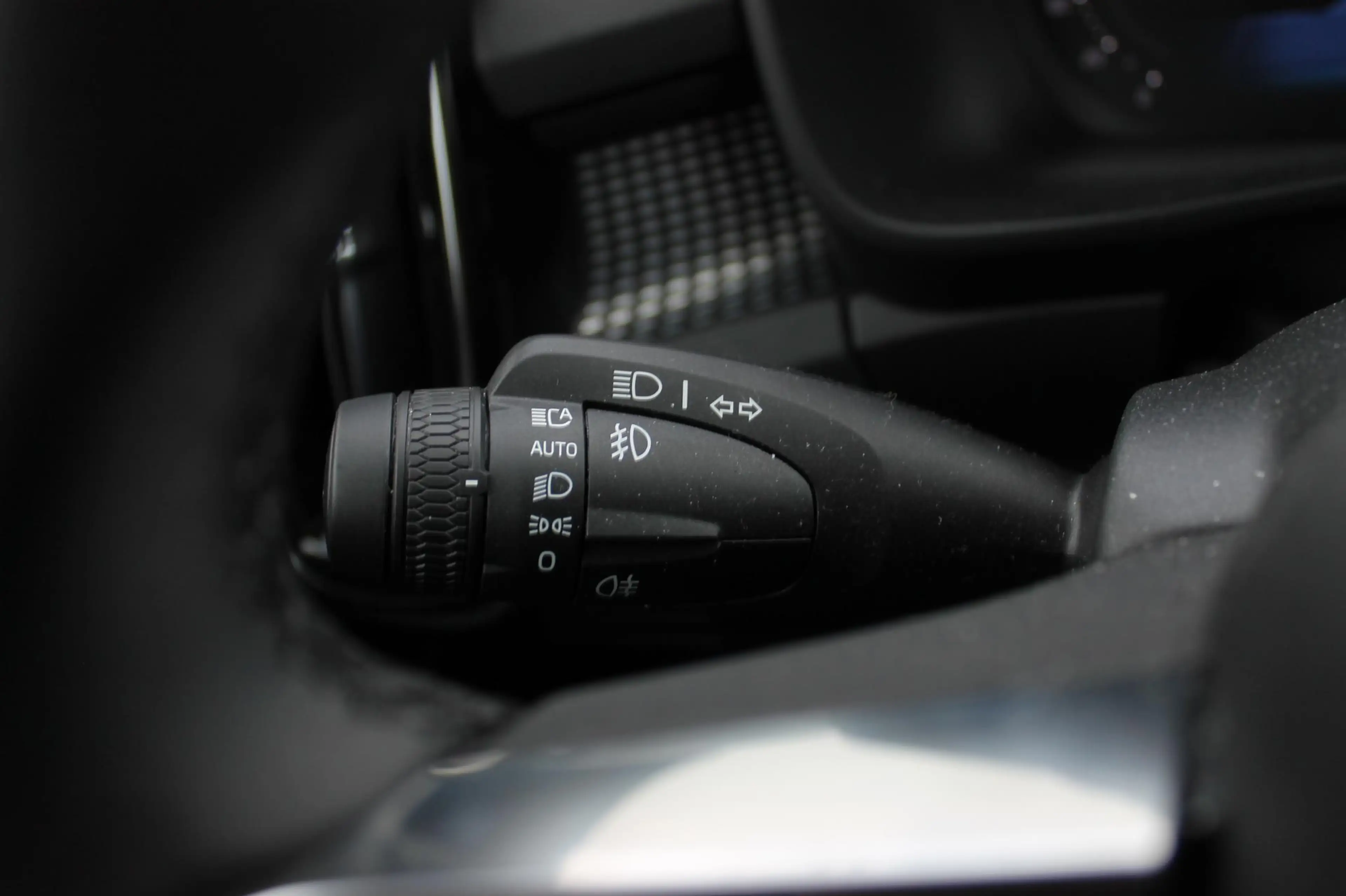 Volvo EX40 Single Motor Extended Range Plus Black Ed. 82 kWh — photo 22