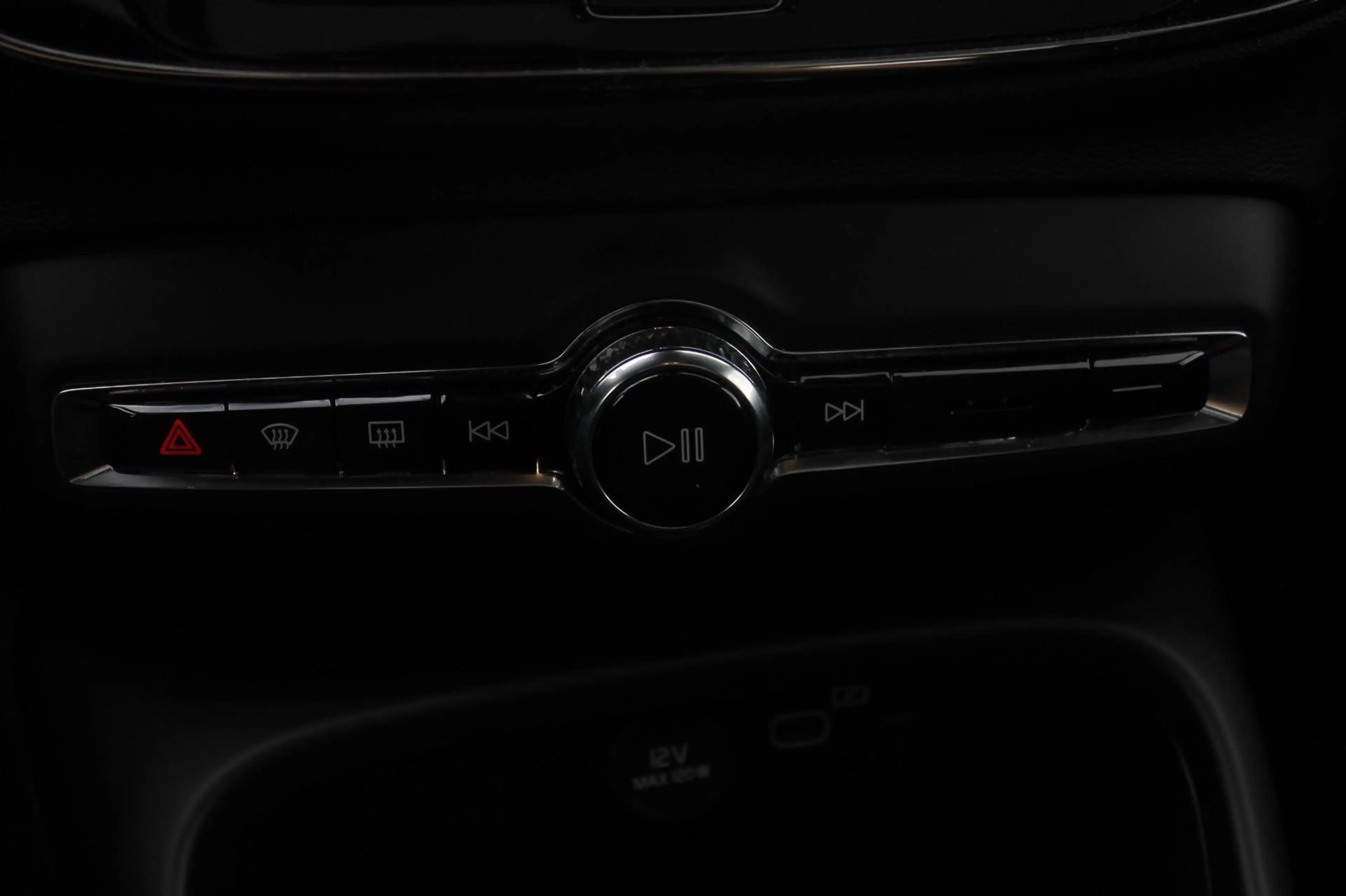 Volvo EX40 Single Motor Extended Range Plus Black Ed. 82 kWh — photo 24