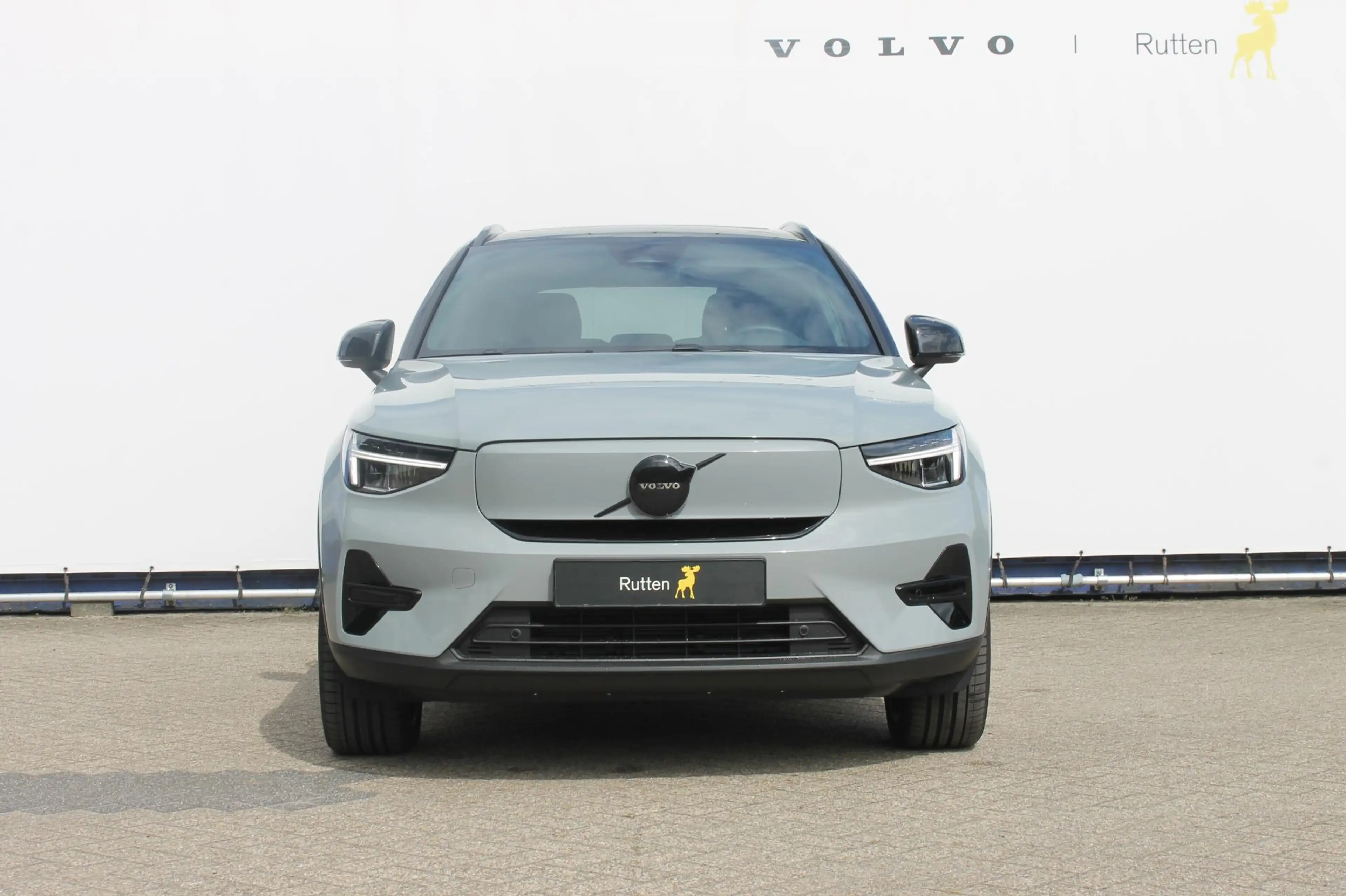 Volvo EX40 Single Motor Extended Range Plus Black Ed. 82 kWh — photo 2