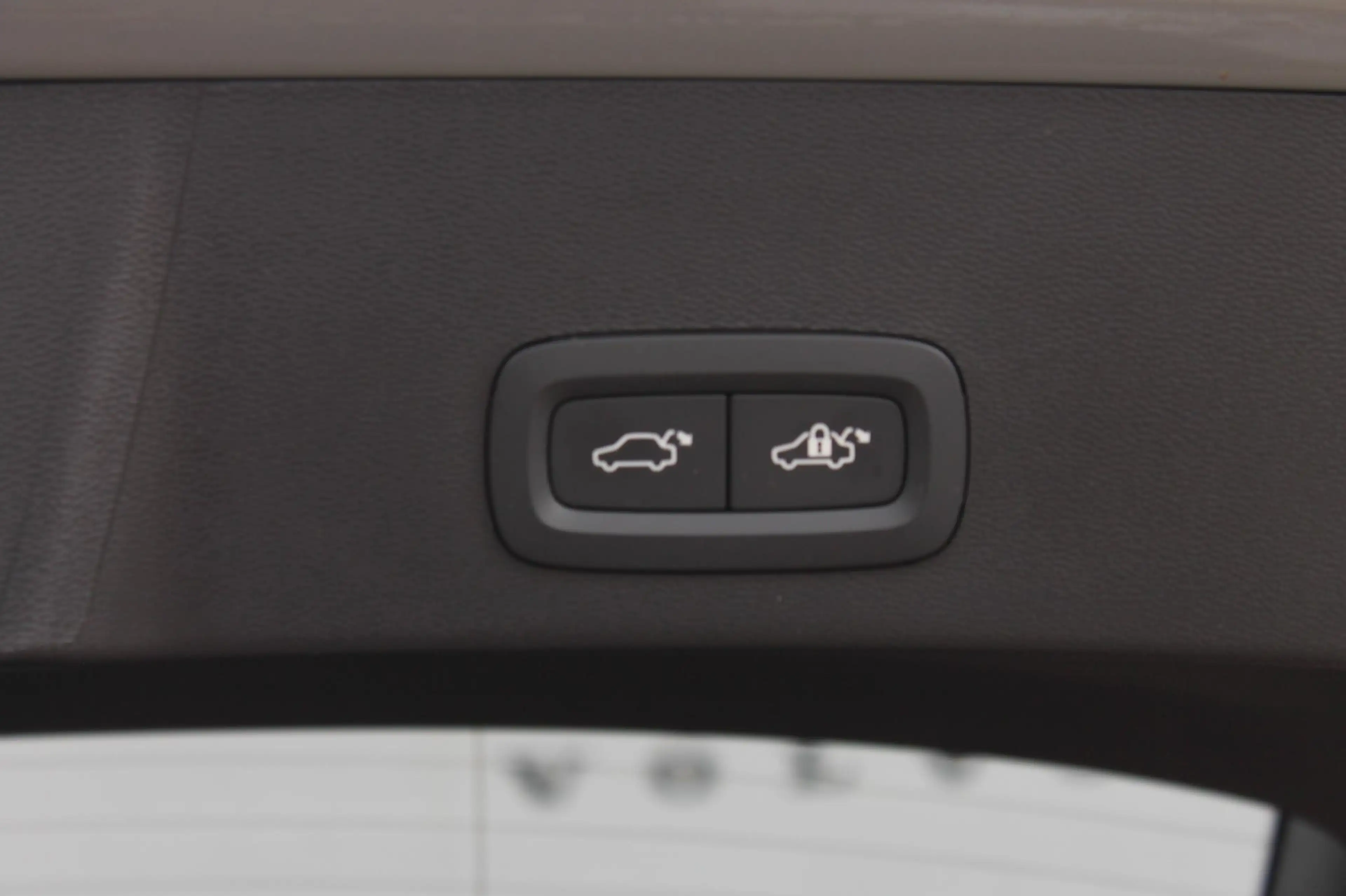 Volvo EX40 Single Motor Extended Range Plus Black Ed. 82 kWh — photo 10