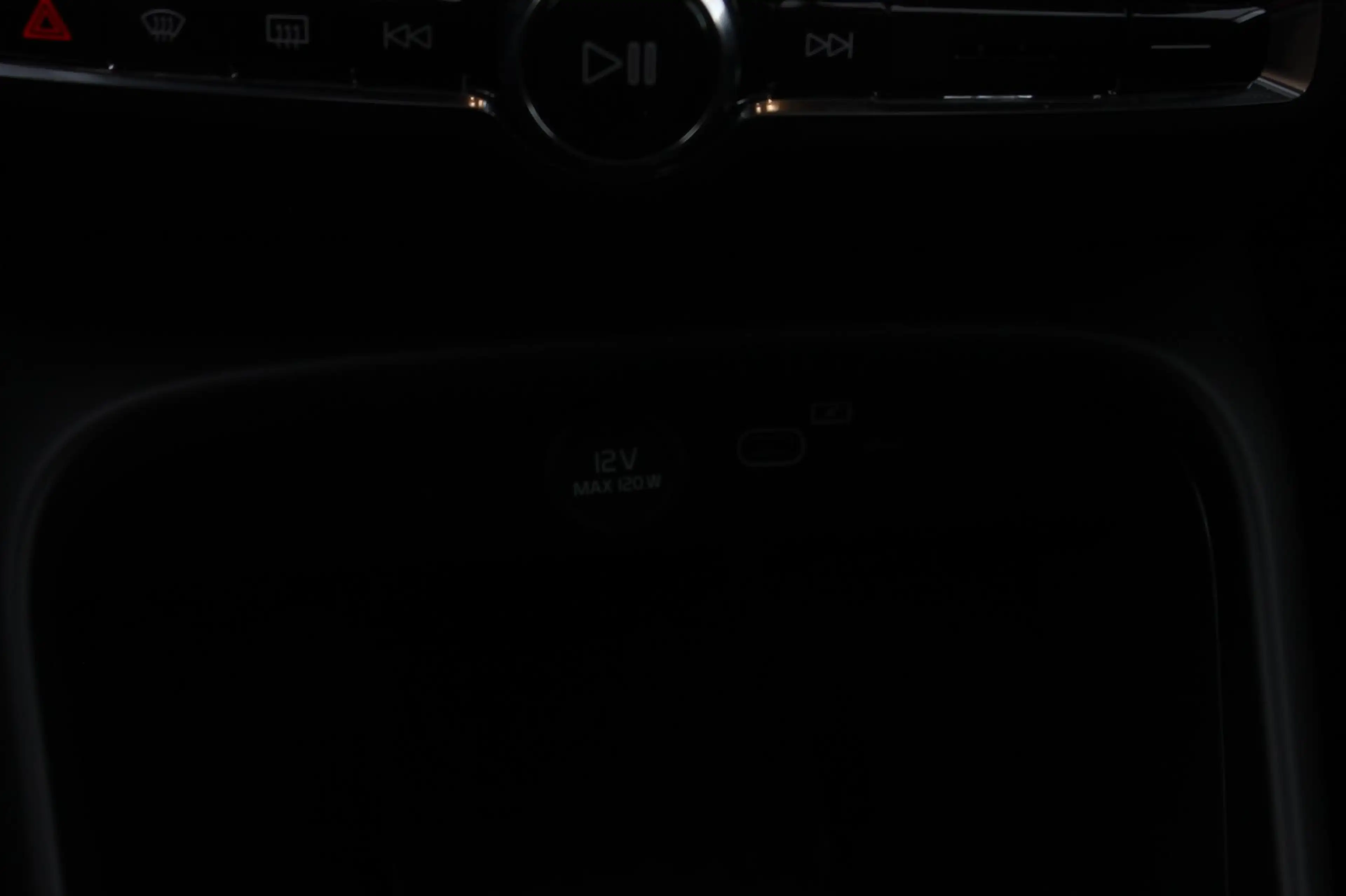 Volvo EX40 Single Motor Extended Range Plus Black Ed. 82 kWh — photo 25