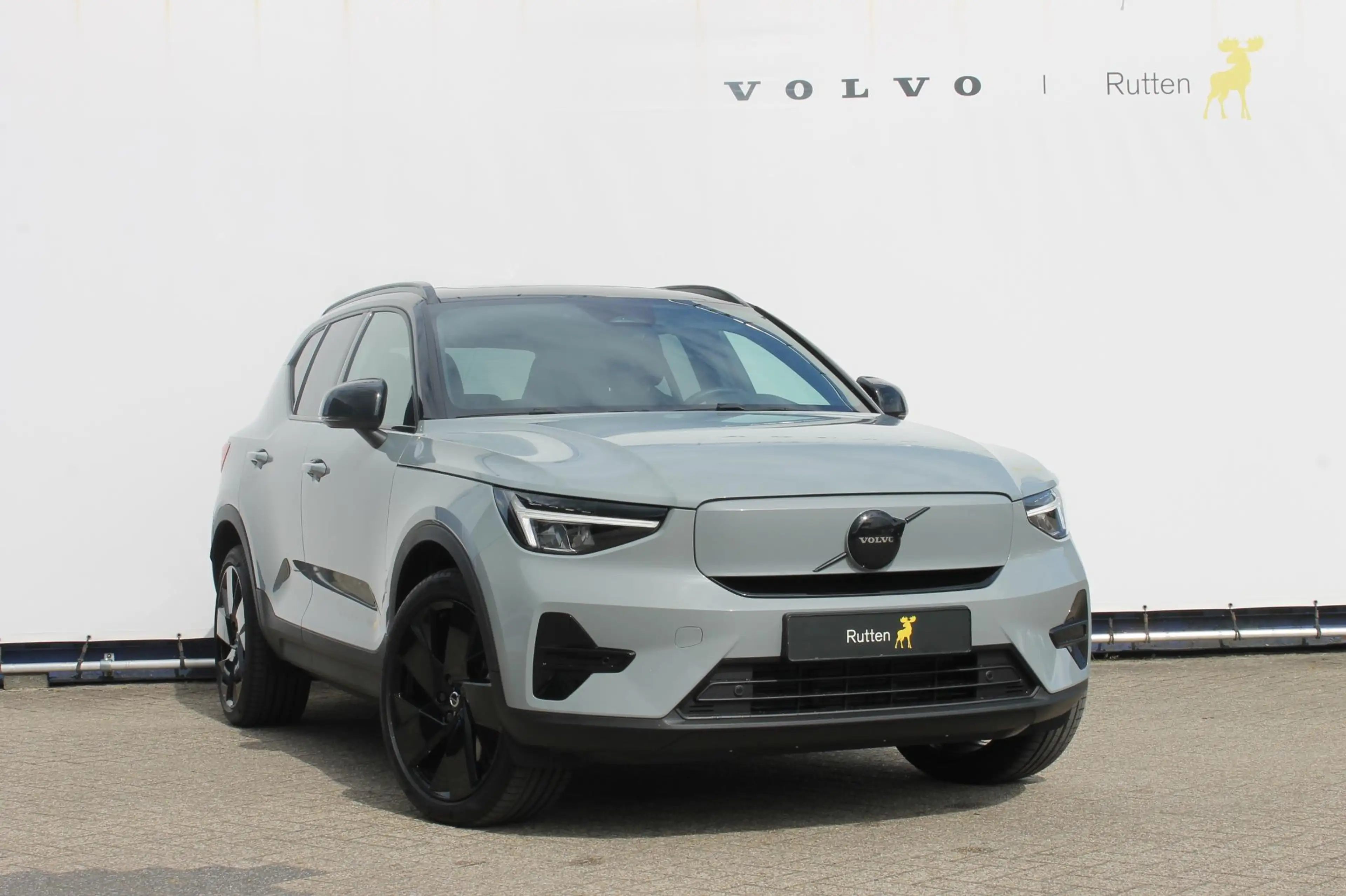 Volvo EX40 Single Motor Extended Range Plus Black Ed. 82 kWh — photo 3
