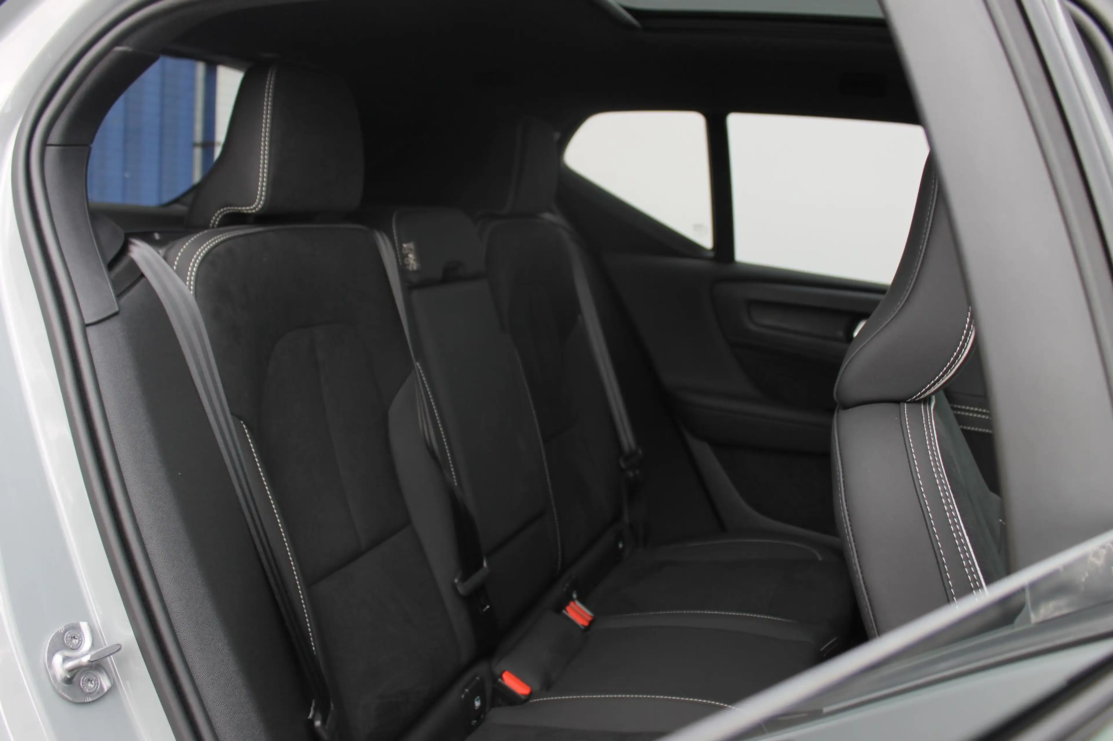 Volvo EX40 Single Motor Extended Range Plus Black Ed. 82 kWh — photo 46