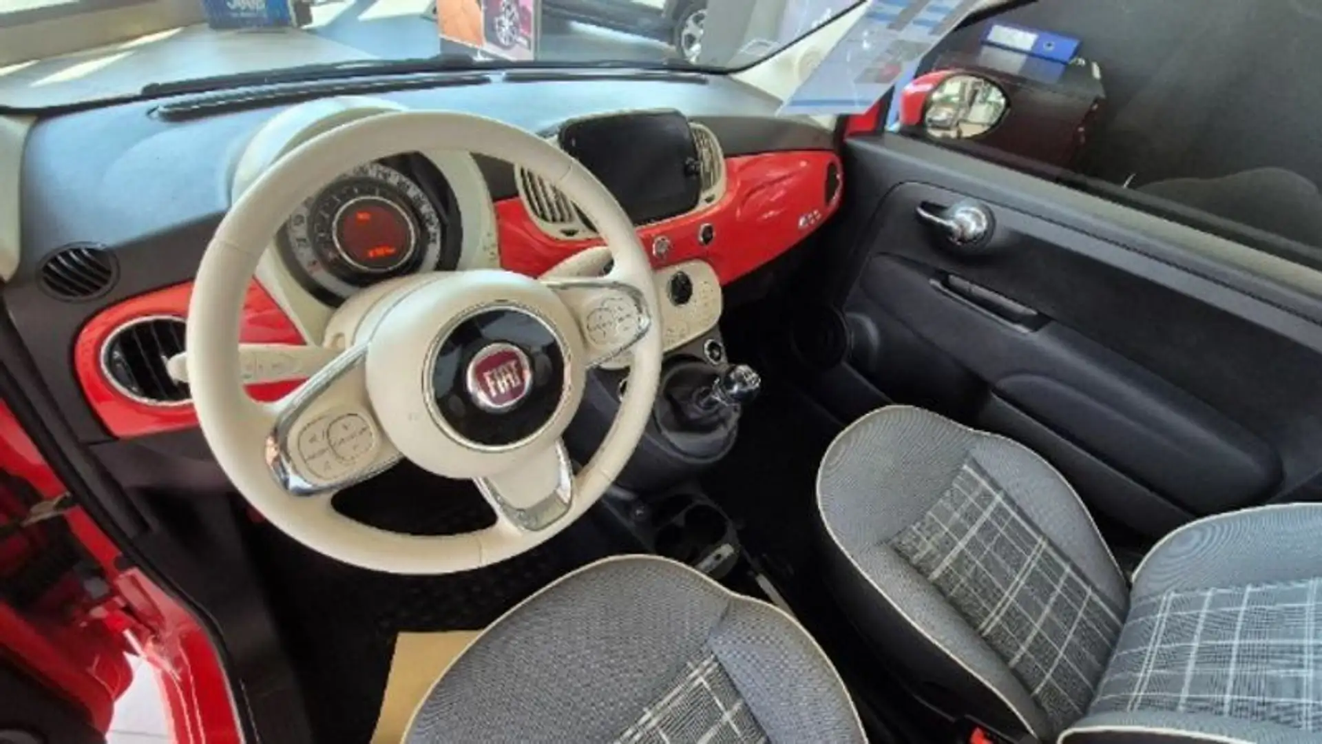 Fiat 500 Série 8 EURO 6D-TEMP 1.0 70 ch Hybride BSG S/S Lounge 3P Rood - 2