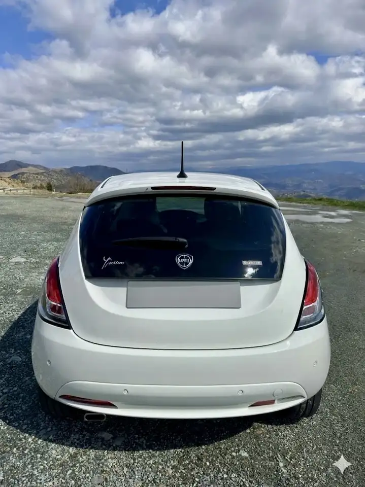 Lancia Ypsilon 2021