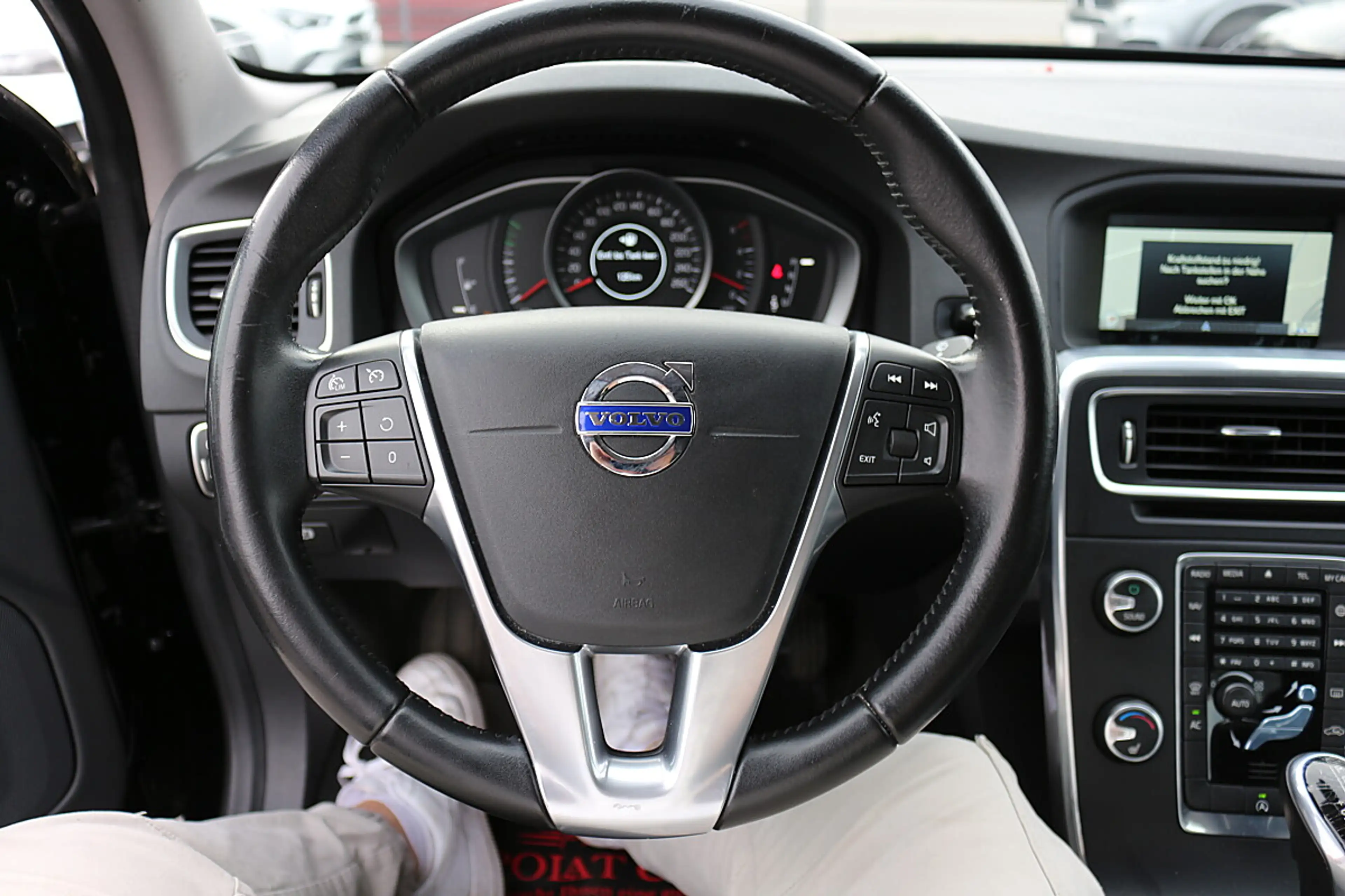 Volvo S60 D3 Kinetic Geartronic *Vollausstattung* — photo 15