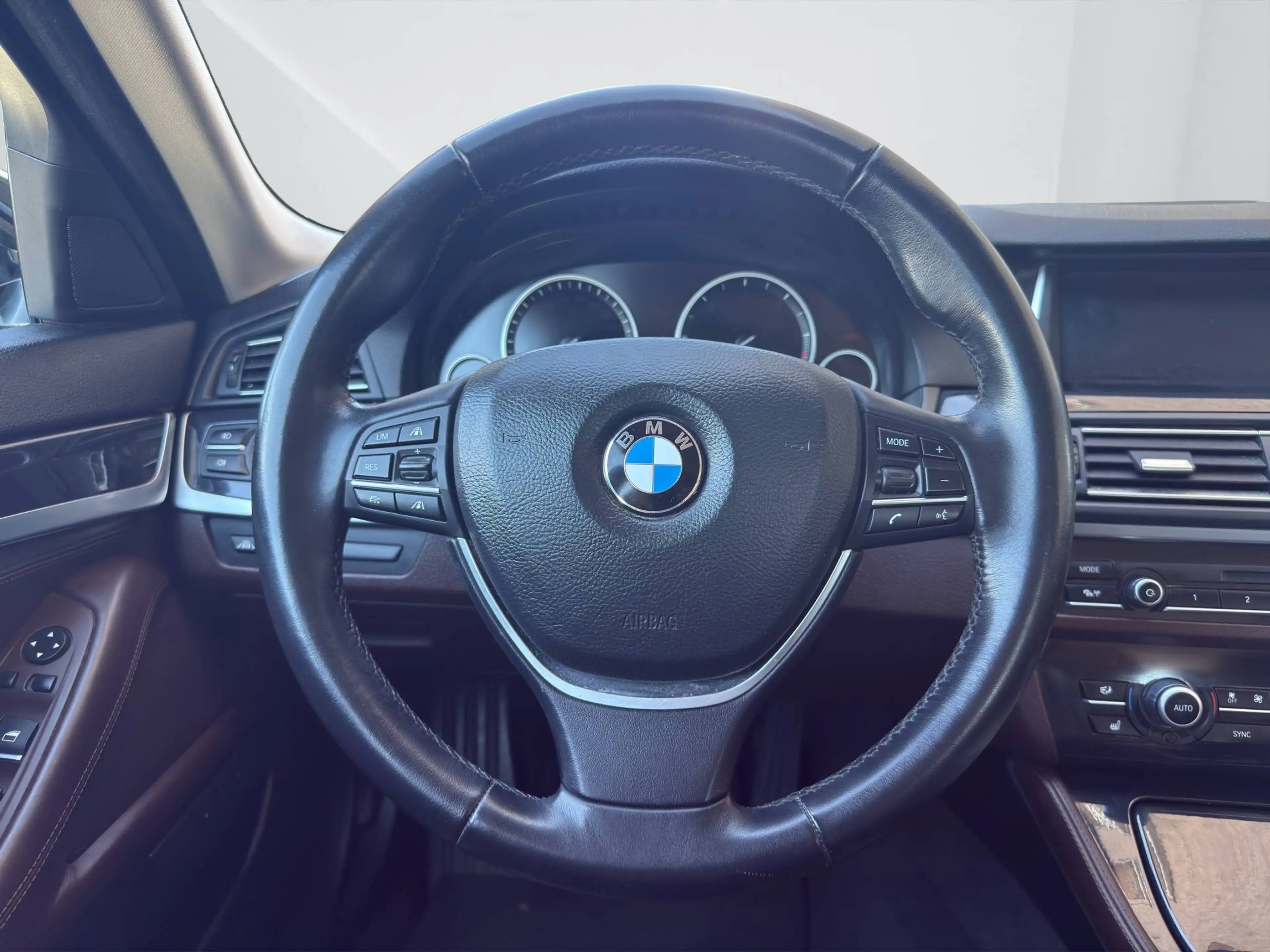 BMW 525 525 d xDrive — photo 13