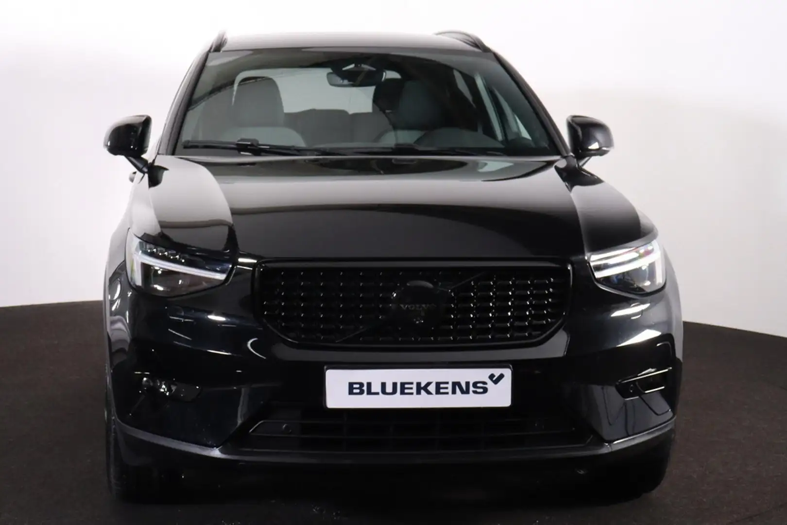 Volvo XC40 B3 Plus Black Edition - IntelliSafe Assist & Surro Noir - 2