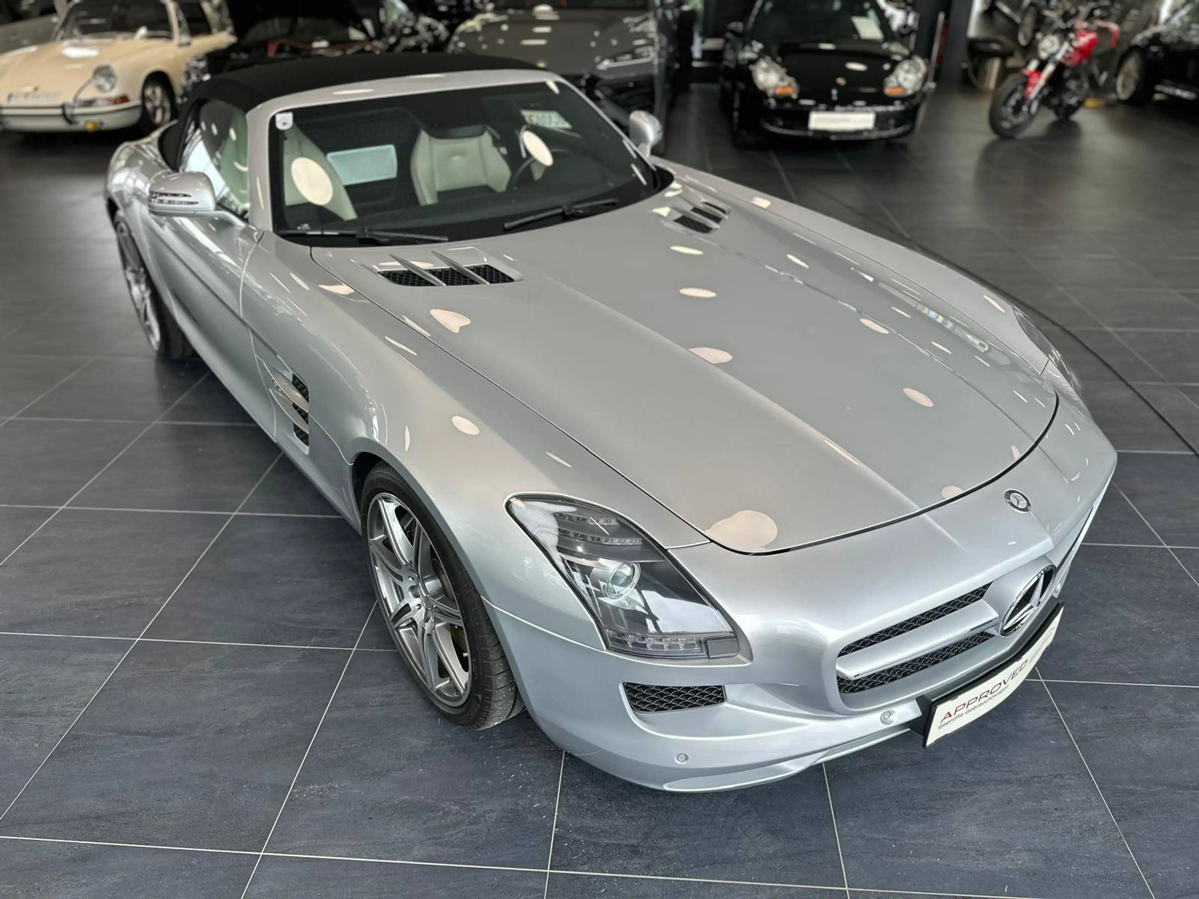 Mercedes-Benz SLS Roadster — photo 8