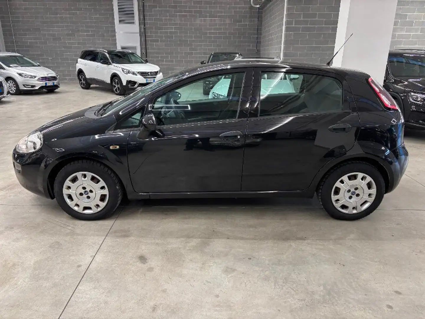 Fiat Punto Punto 1.3 MJT II S&S 85 CV 5 porte ECO Street Nero - 2