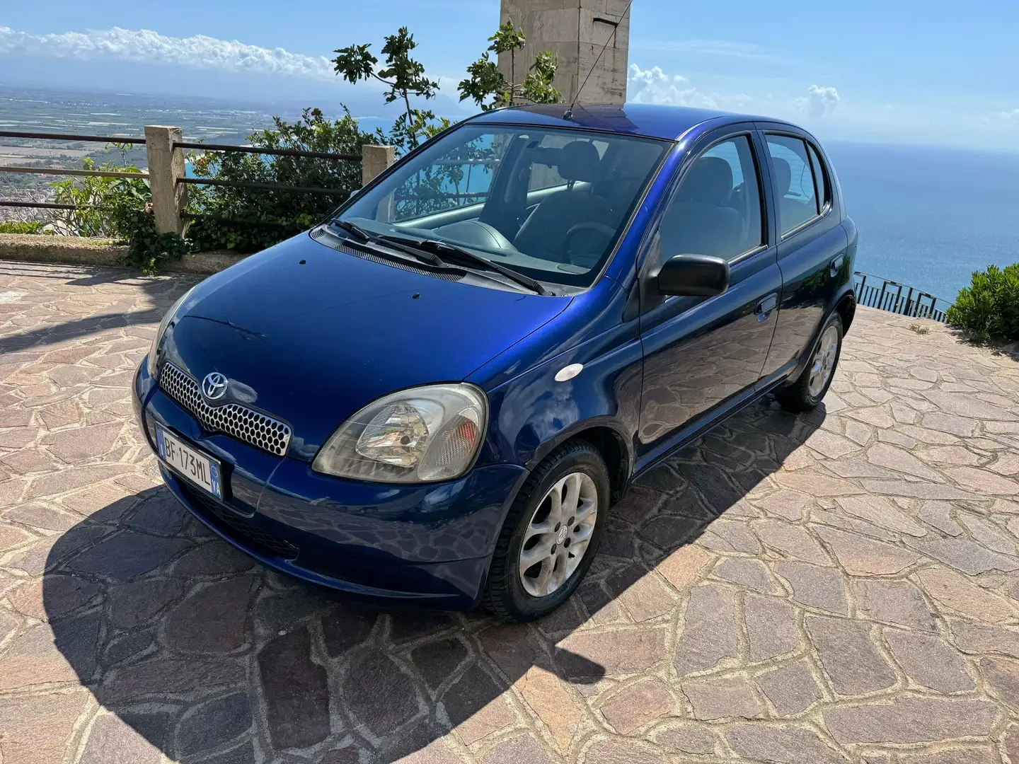 Toyota Yaris 5p 1.0 Sol - 1